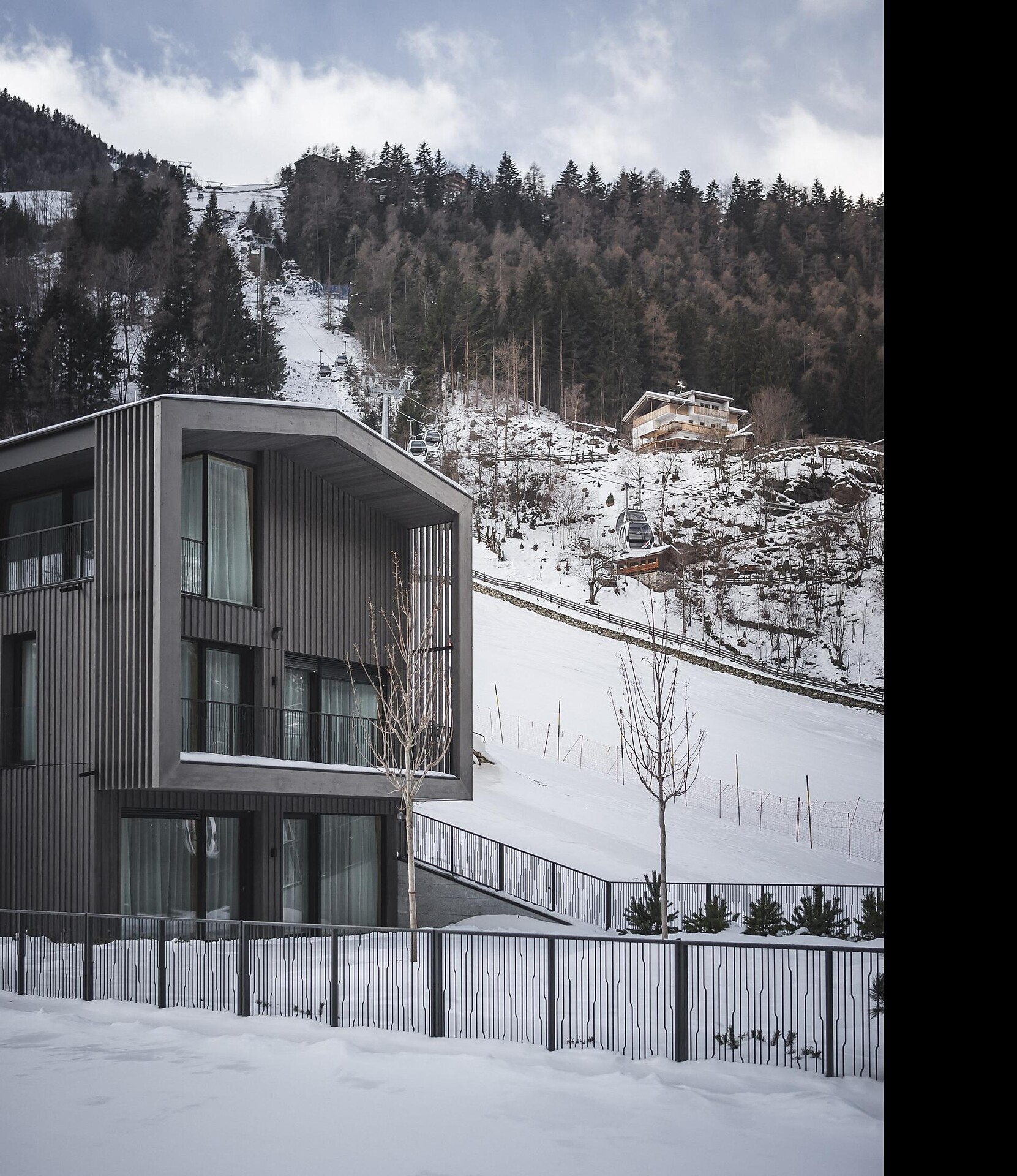 AhriaNova Apartments