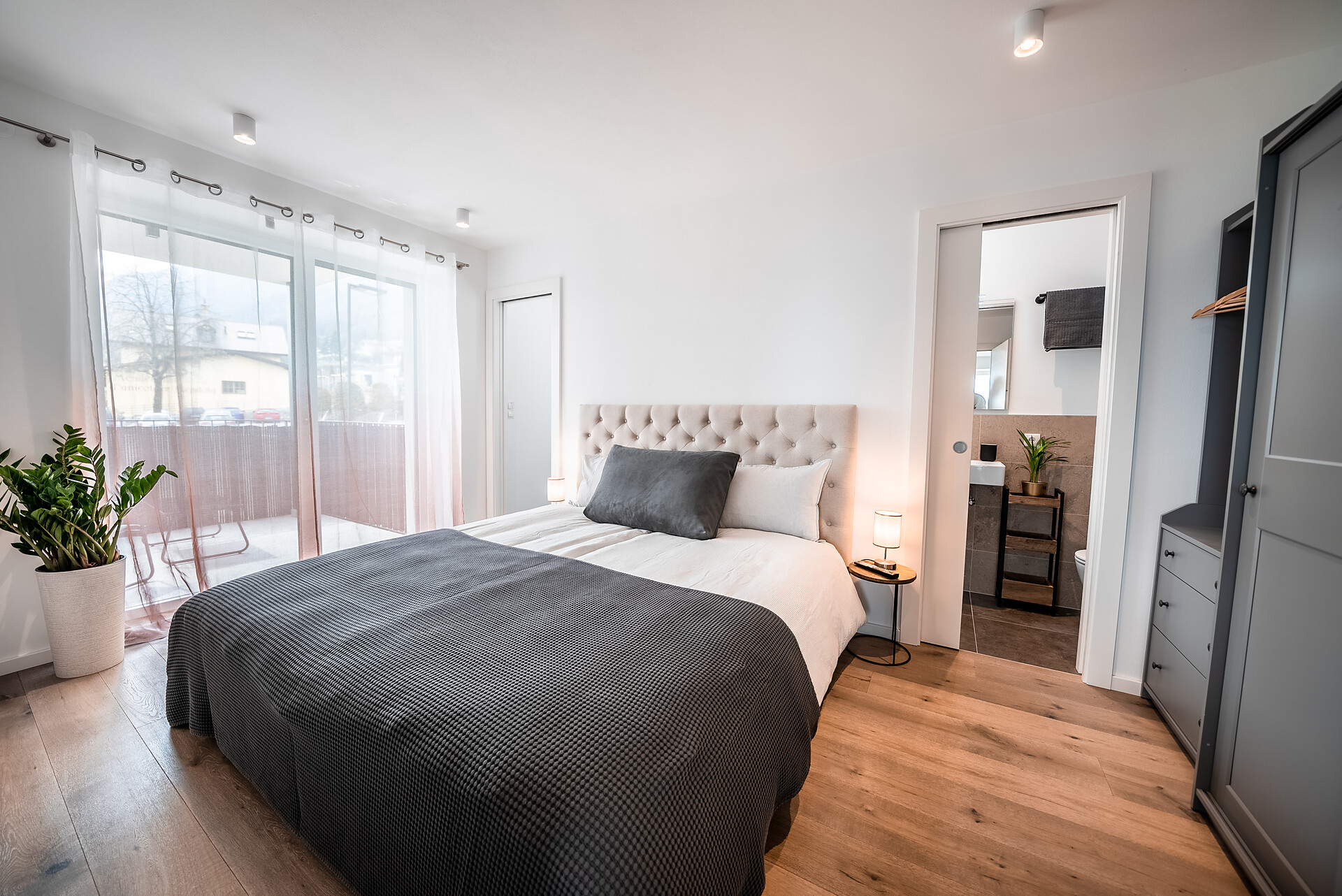 Schlafzimmer 1