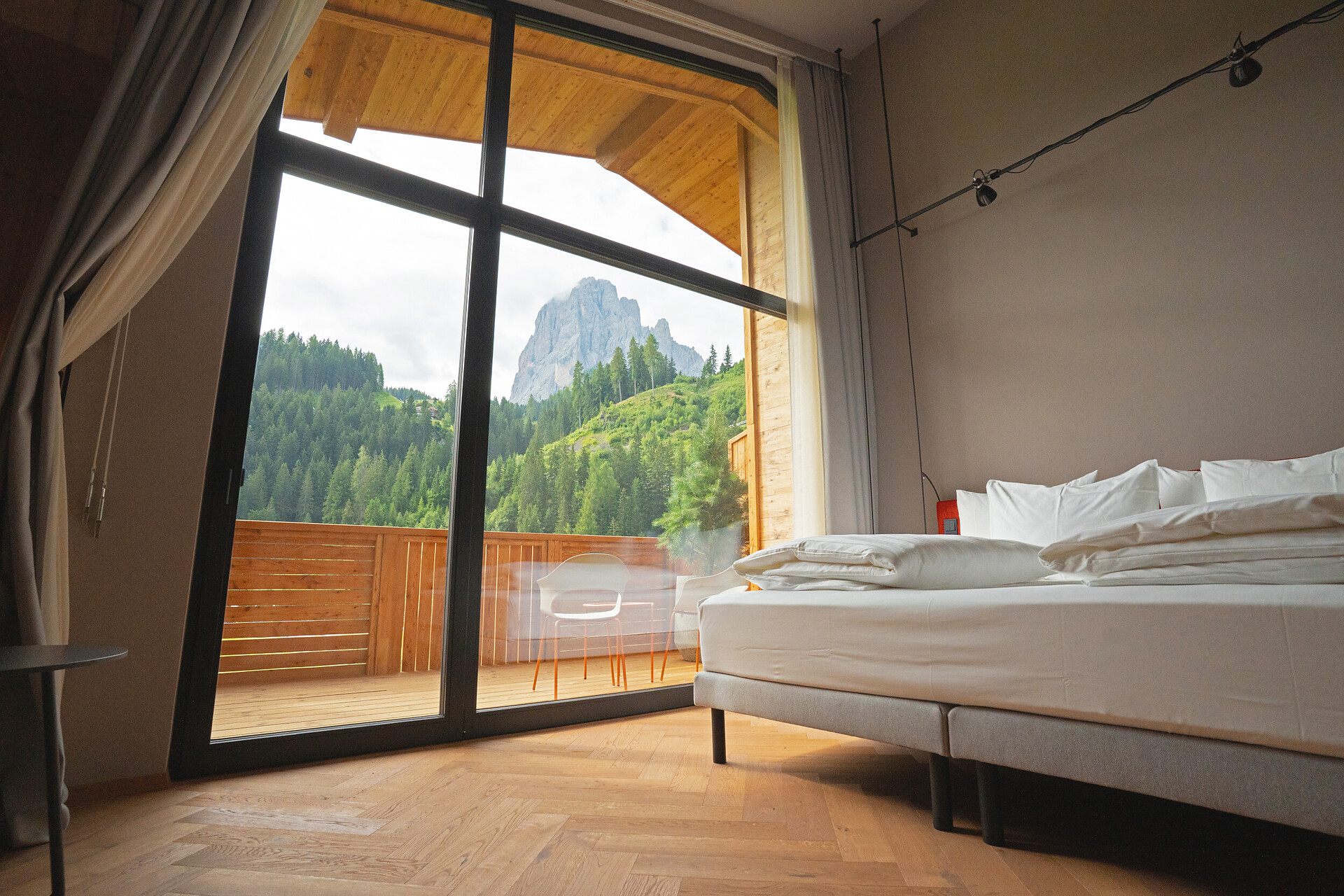 Deluxe Hideaway
