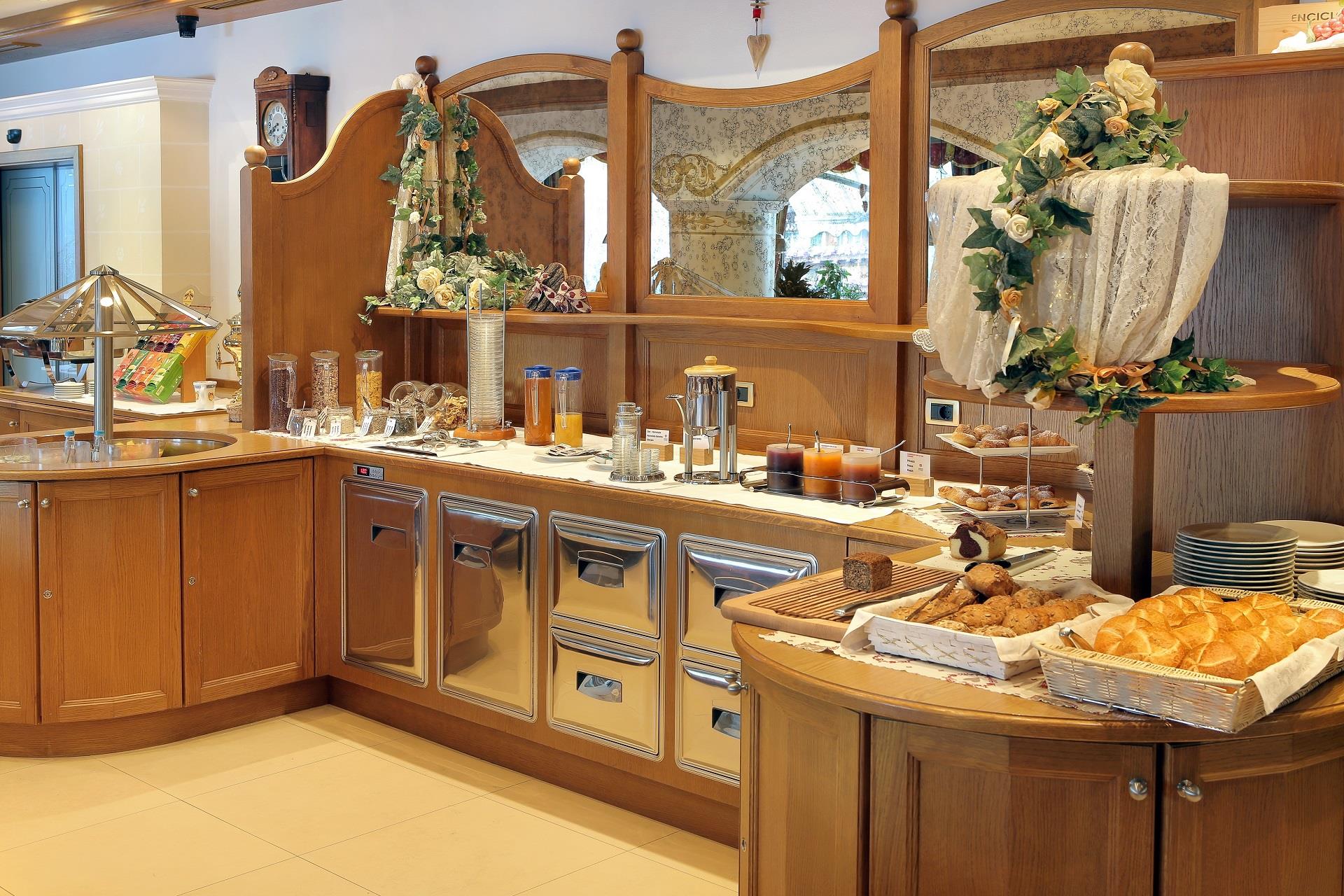 Astor Suites B&B Wolkenstein 11 suedtirol.info