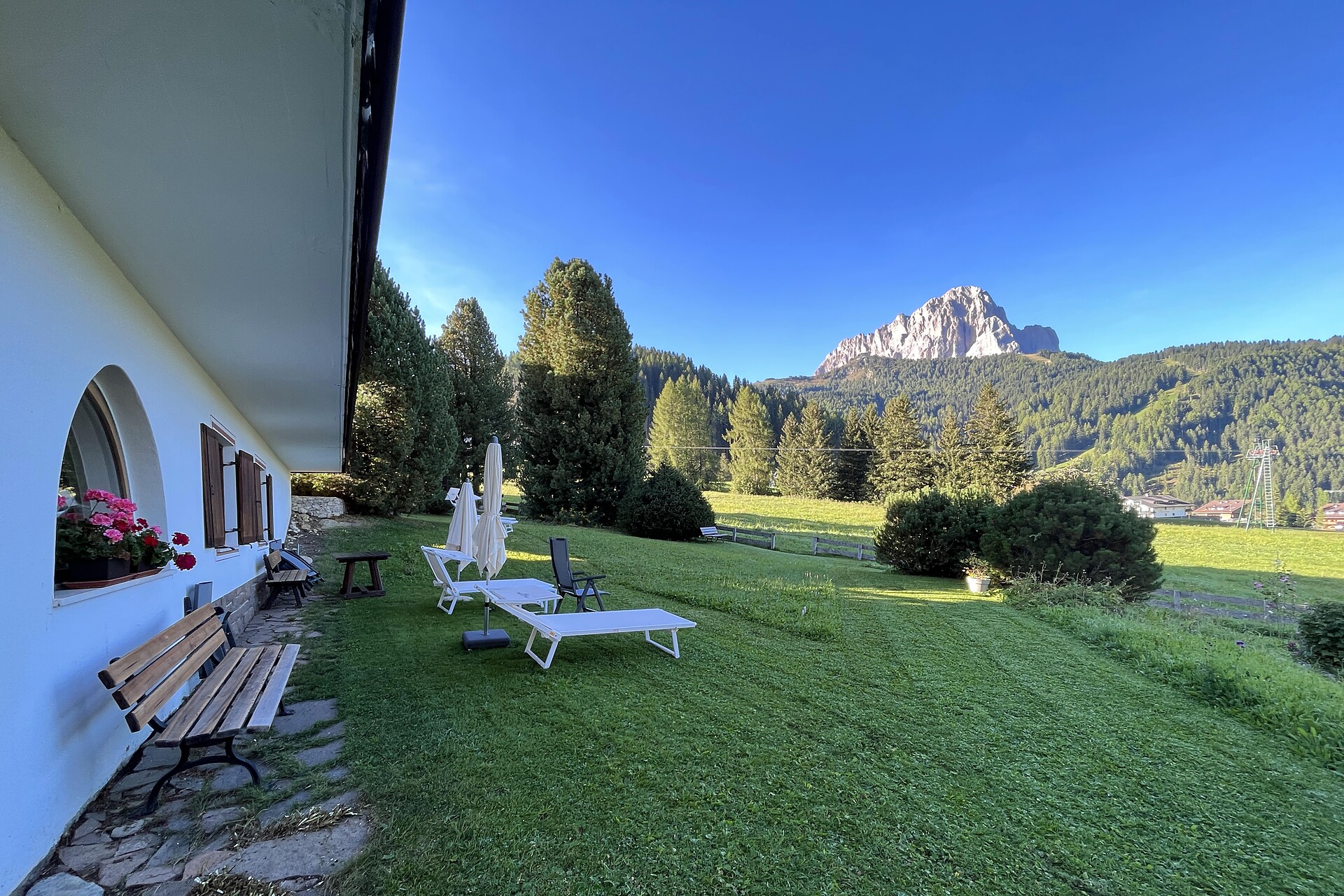 The greenery, the open space, the peace and quiet, the mount Sassolungo ...