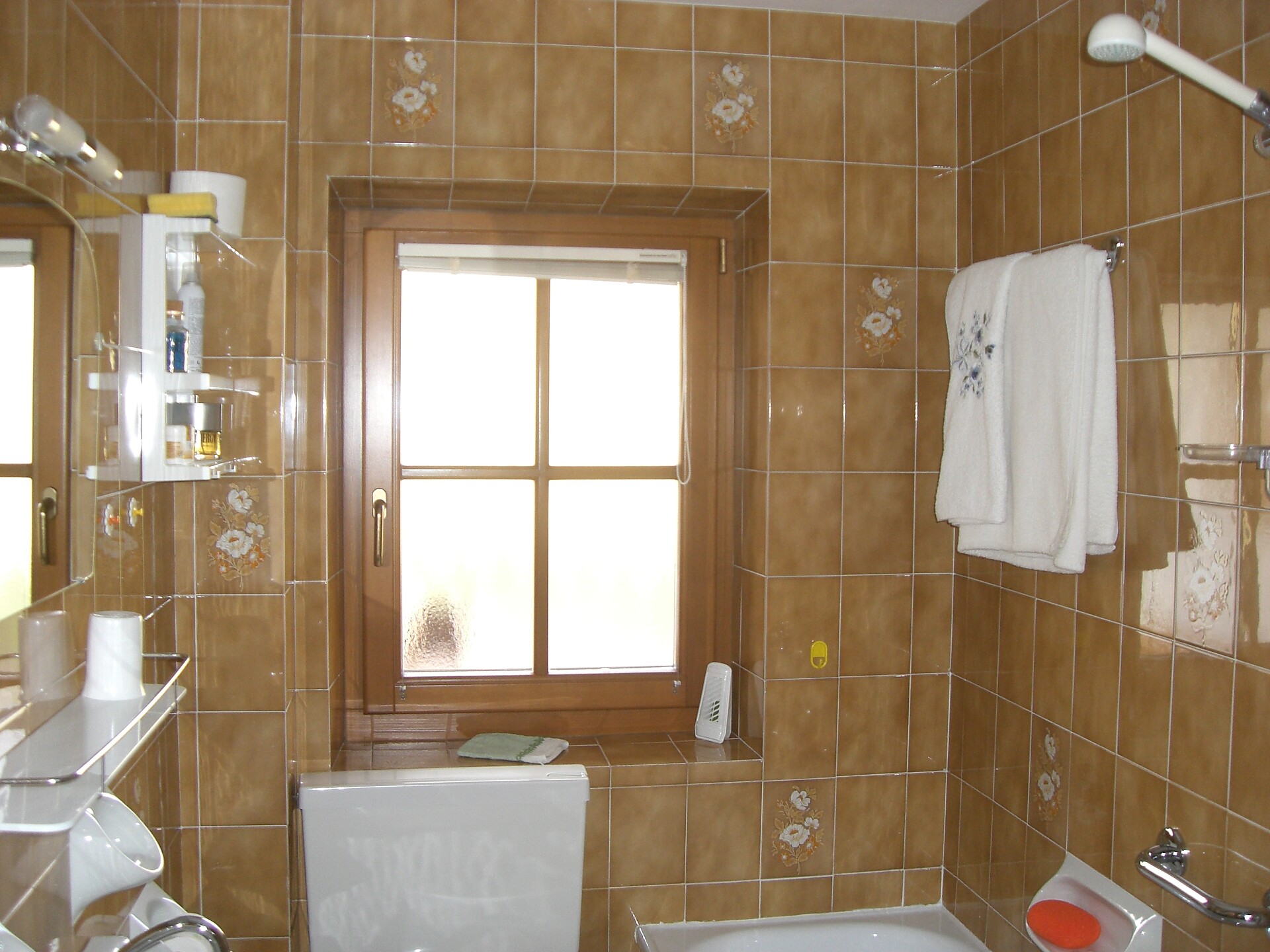 Bad mit Badewanne 1 Stock