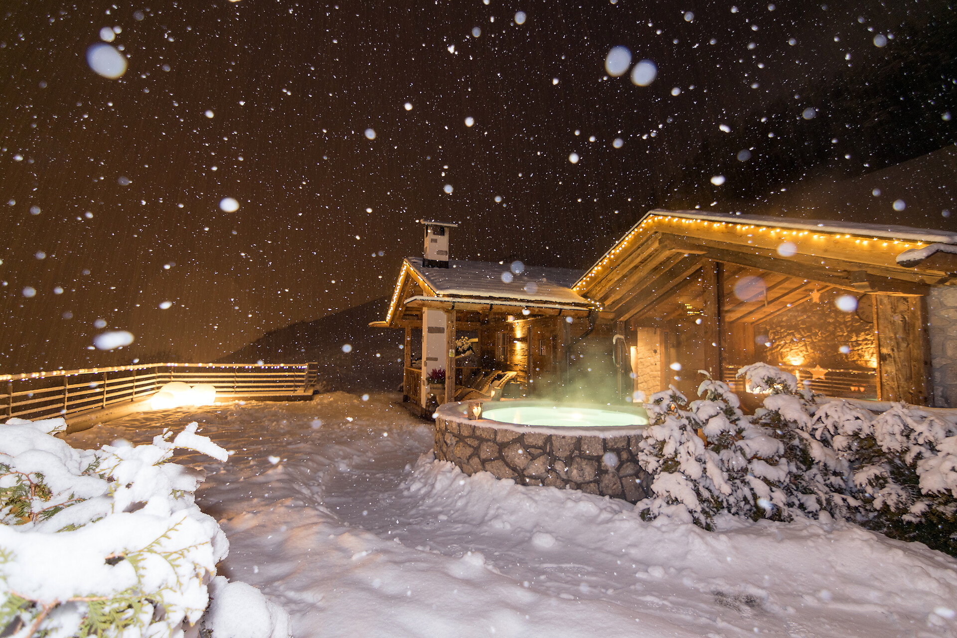 it's snowing