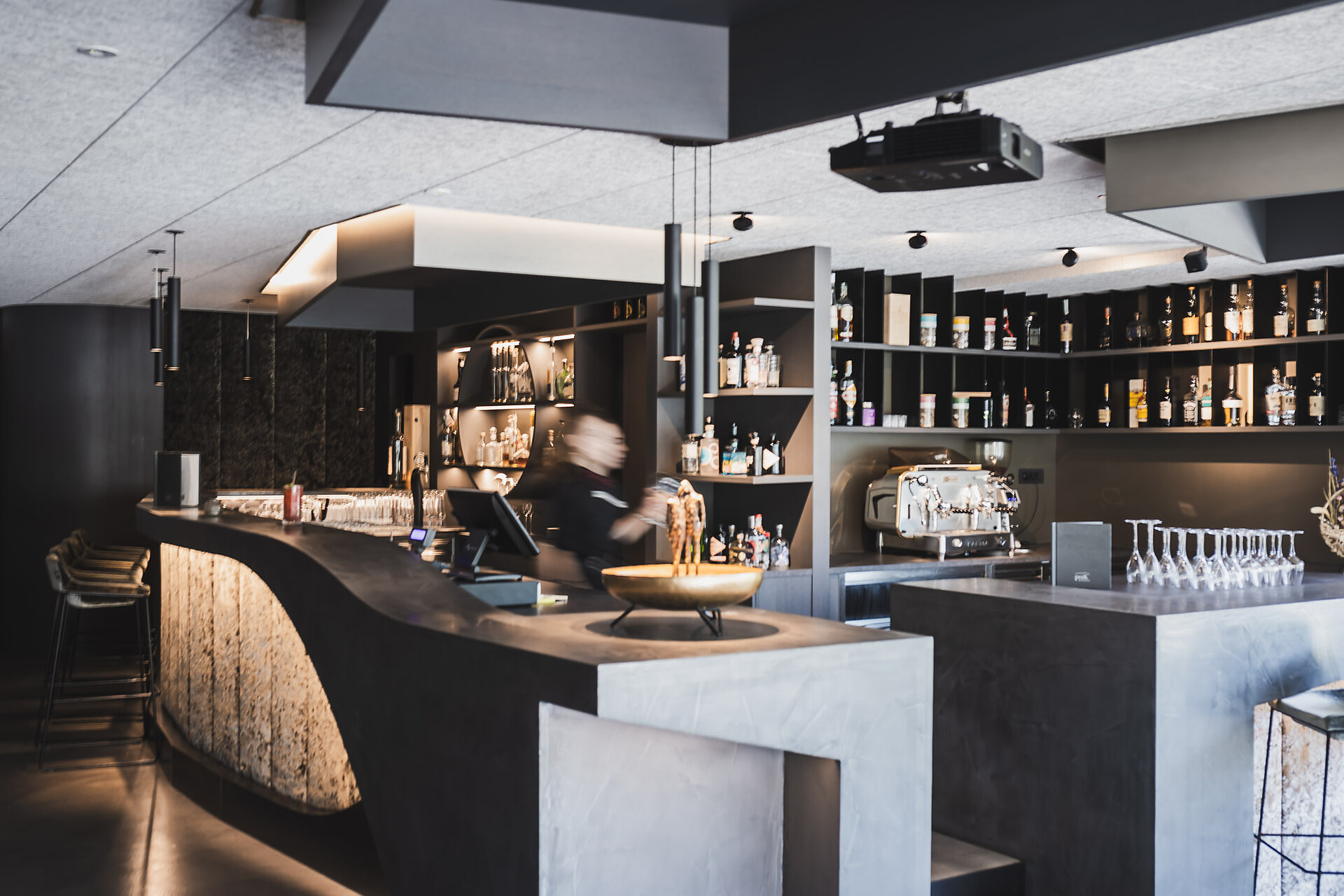 livingroom peaK Bar