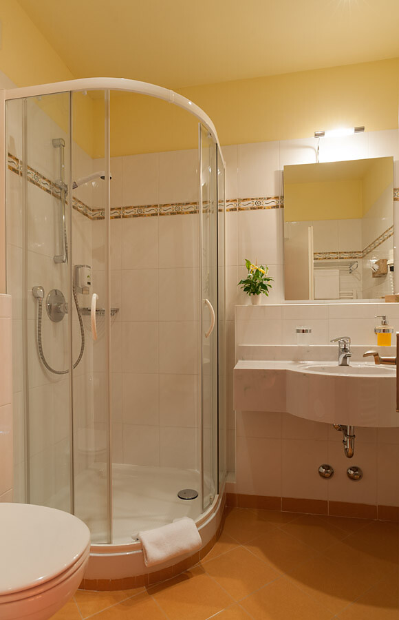 Angerburg Blumenhotel - Südtiroler Weinstraße - #12 - suedtirol.info