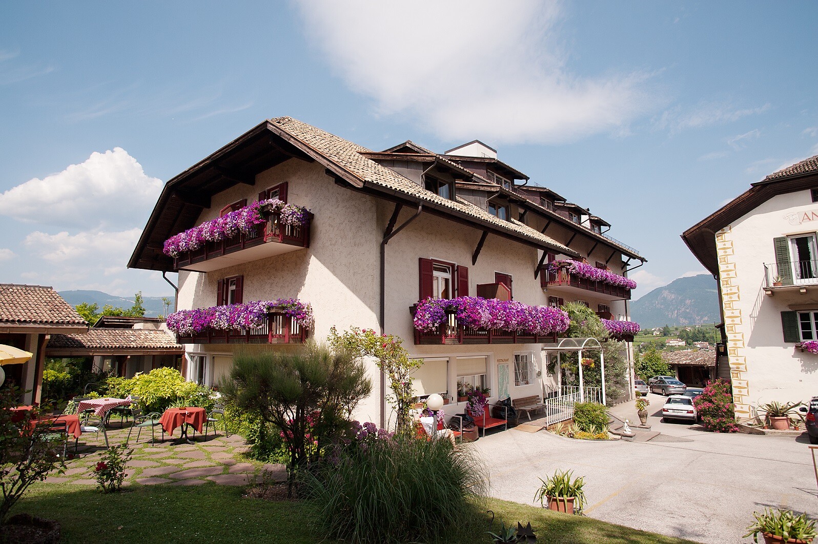 Angerburg Blumenhotel Eppan an der Weinstraße 5 suedtirol.info