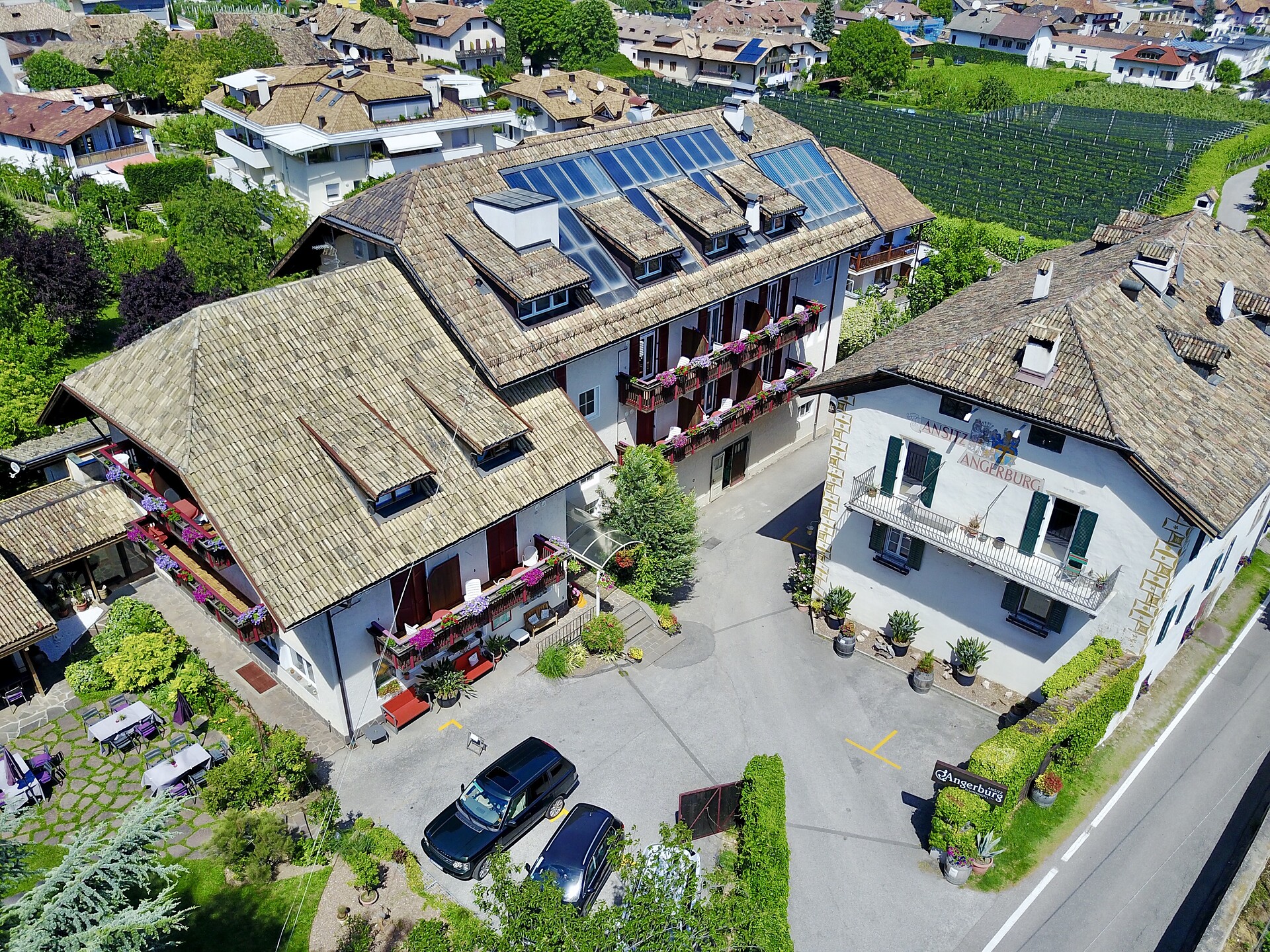 Angerburg Blumenhotel Eppan an der Weinstraße 16 suedtirol.info