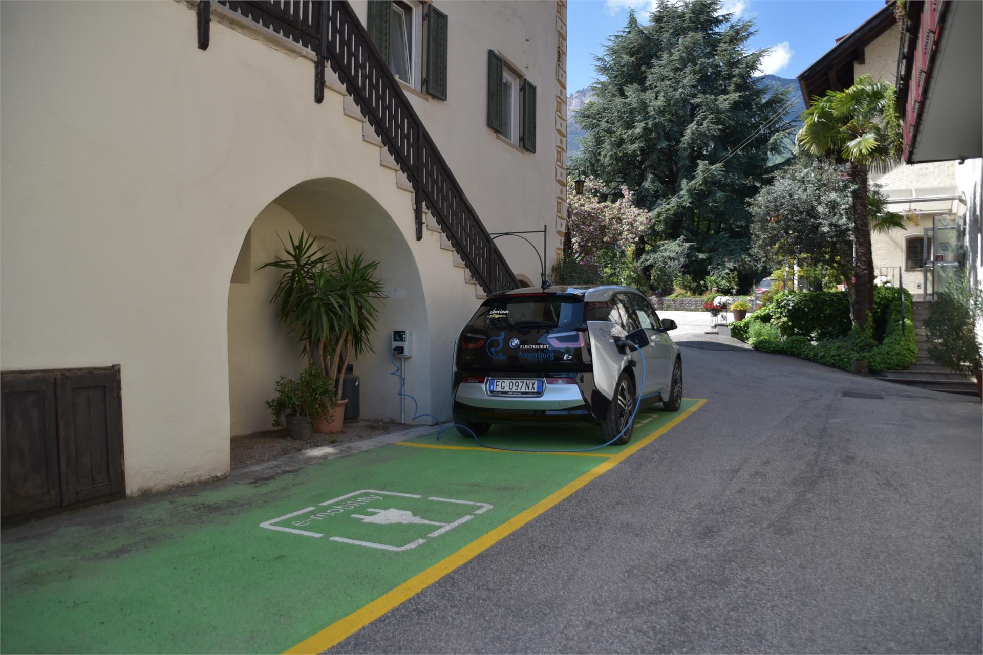 Angerburg Blumenhotel Eppan an der Weinstraße 6 suedtirol.info