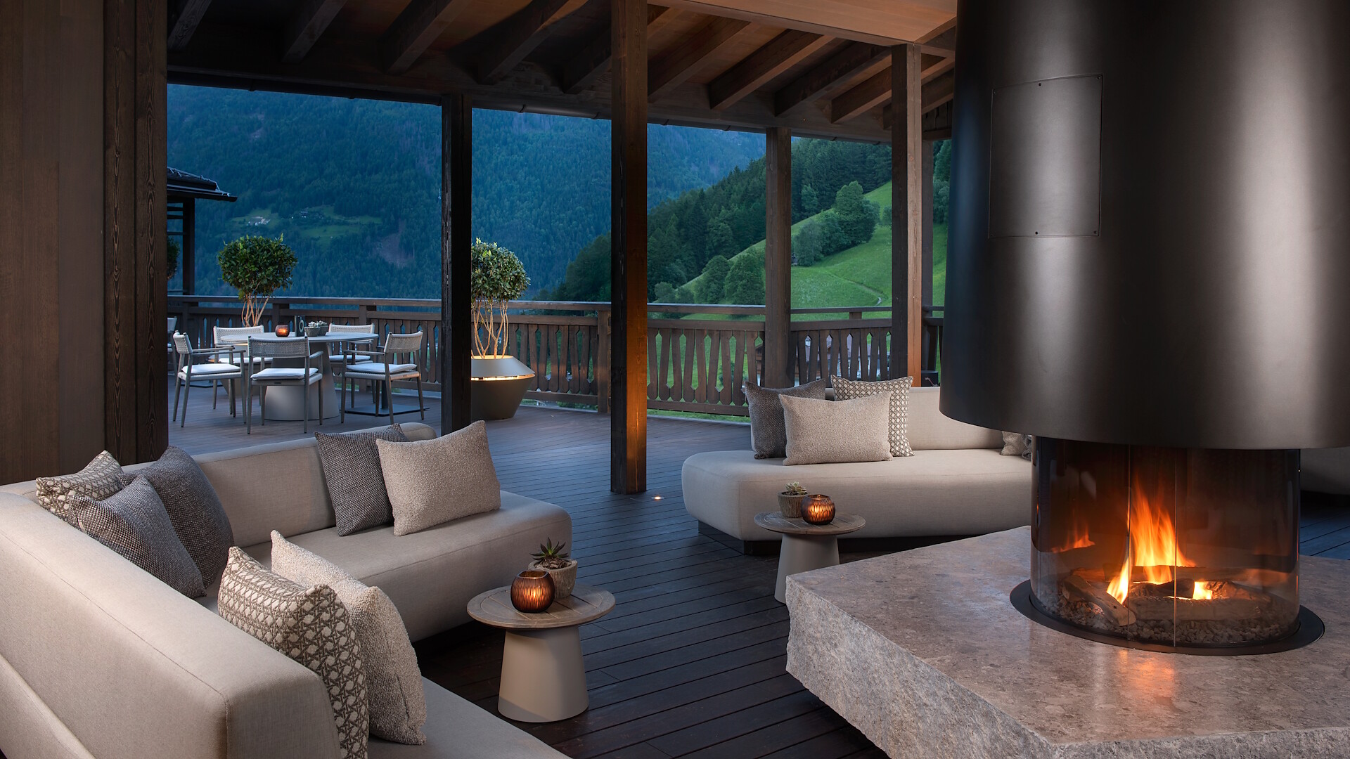 Bar & Lounge