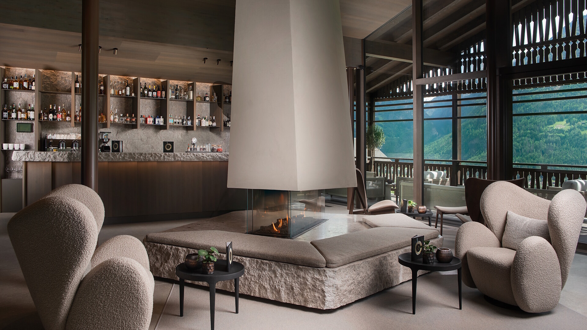 Bar & Lounge