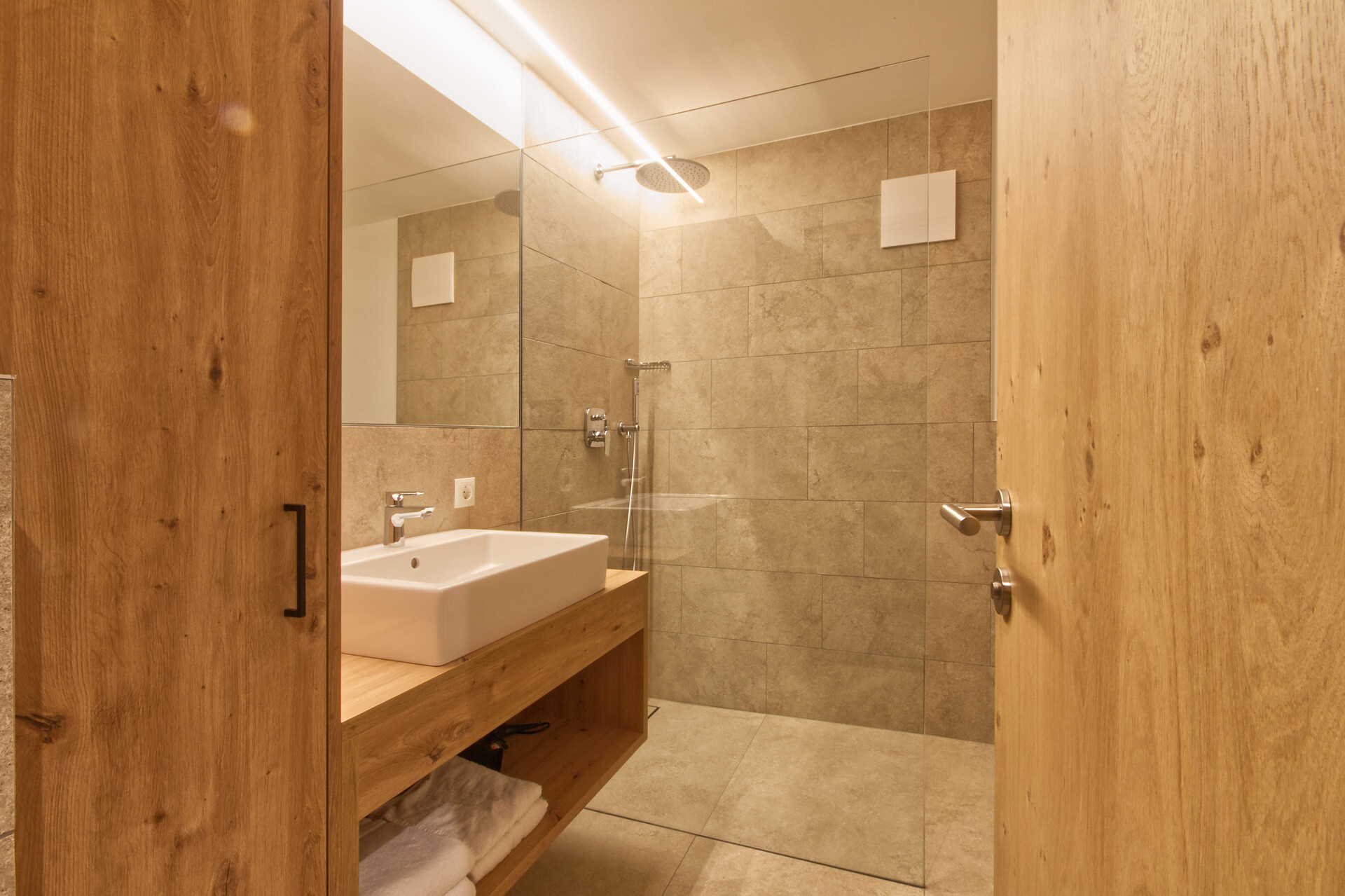 bathroom with rainshower