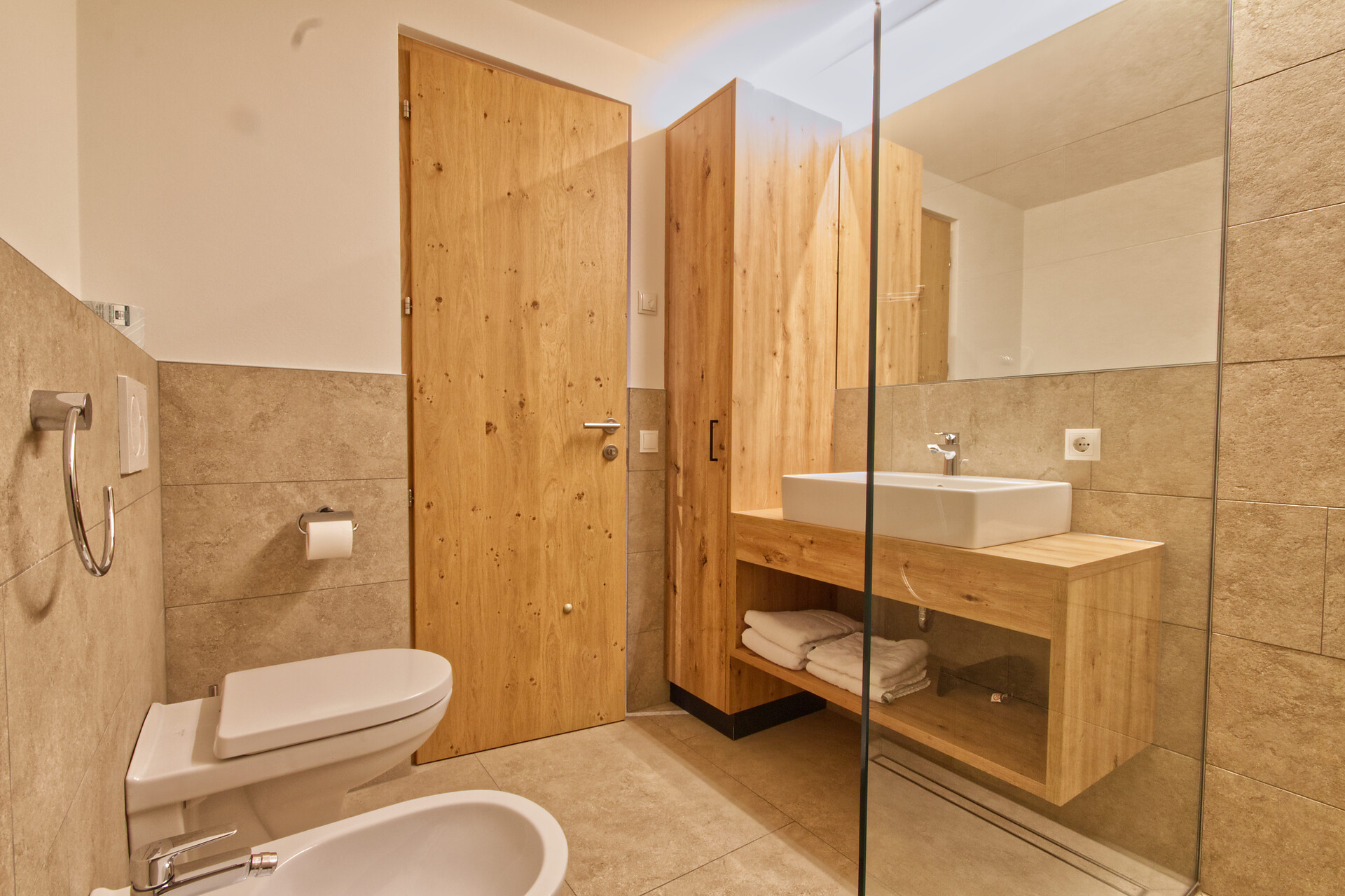 bathroom with bidet