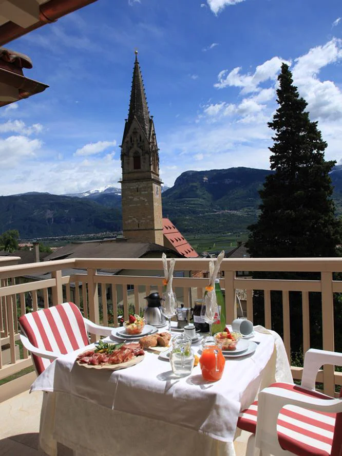 Ansitz Überbacherhof Tramin an der Weinstraße 5 suedtirol.info