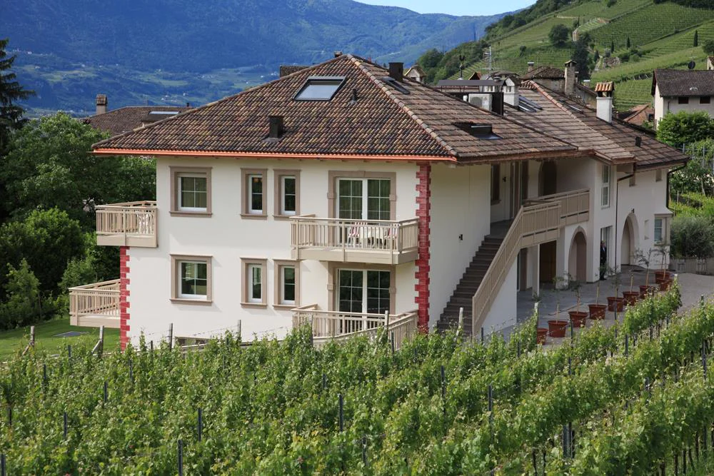 Ansitz Überbacherhof Tramin an der Weinstraße 25 suedtirol.info