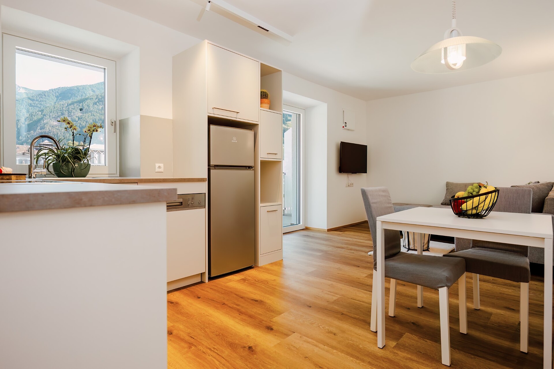 Very spacious eat.in kitchen