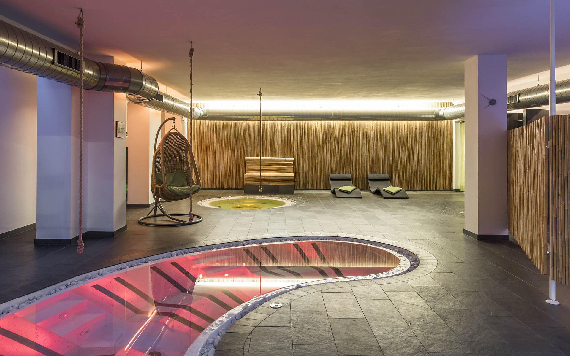WHIRLPOOLS & SPA