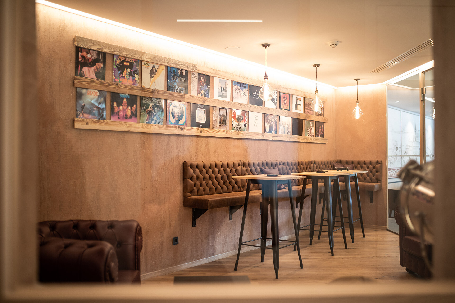 cigar lounge