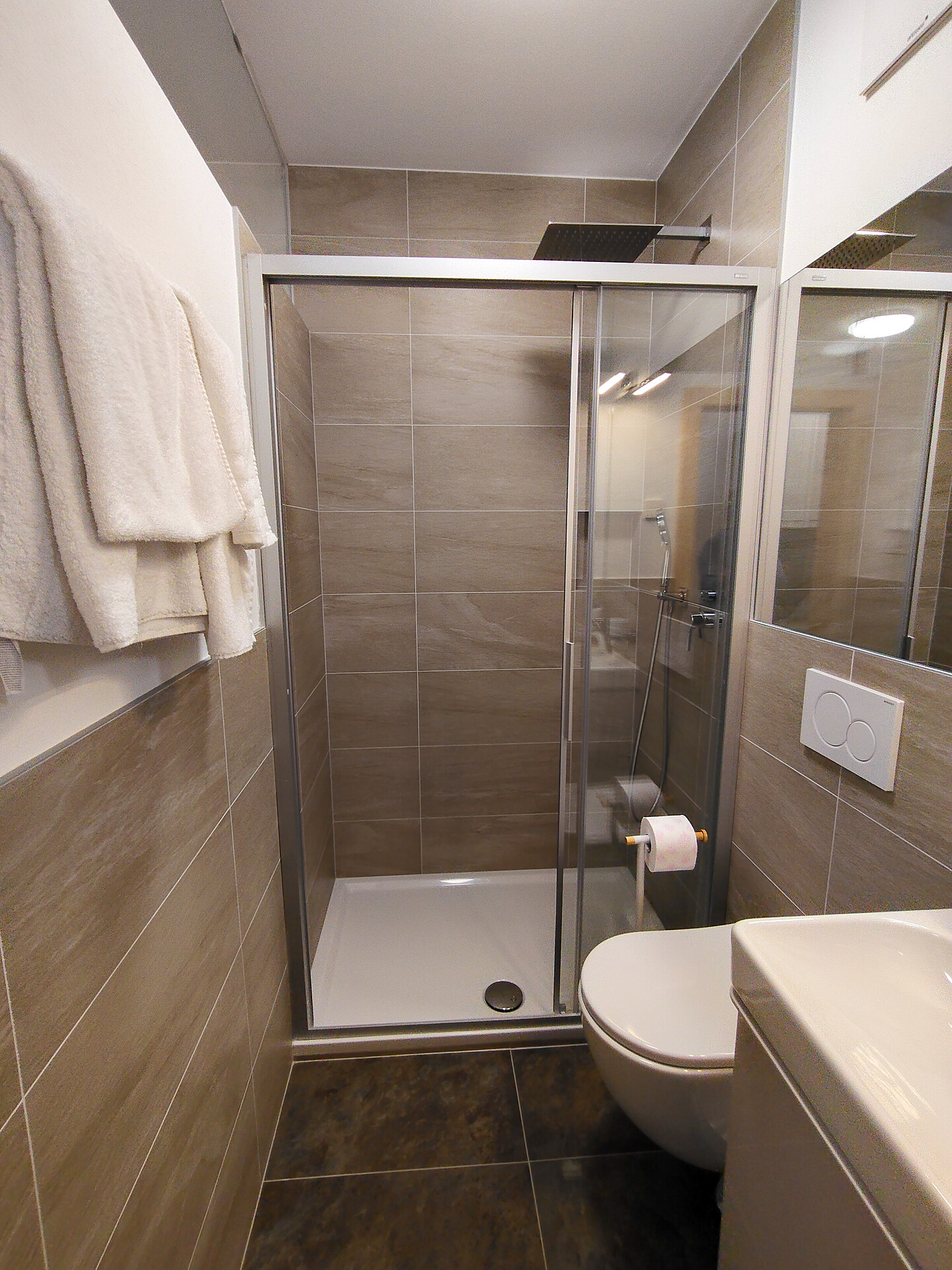 Bathroom Apartment A