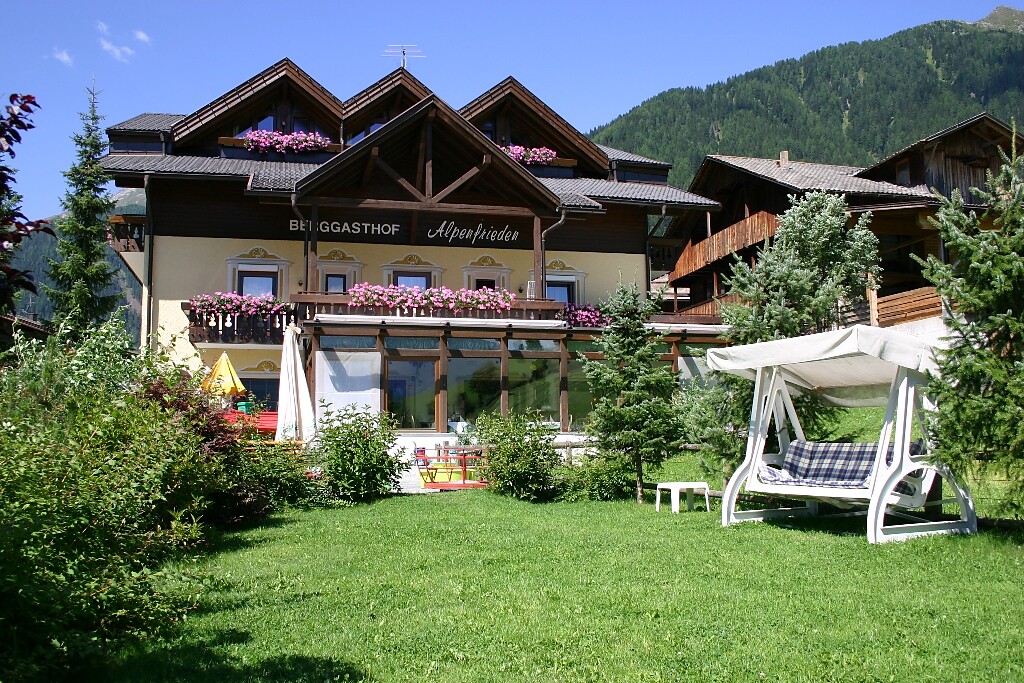 Liegewiese Hotel Alpenfrieden