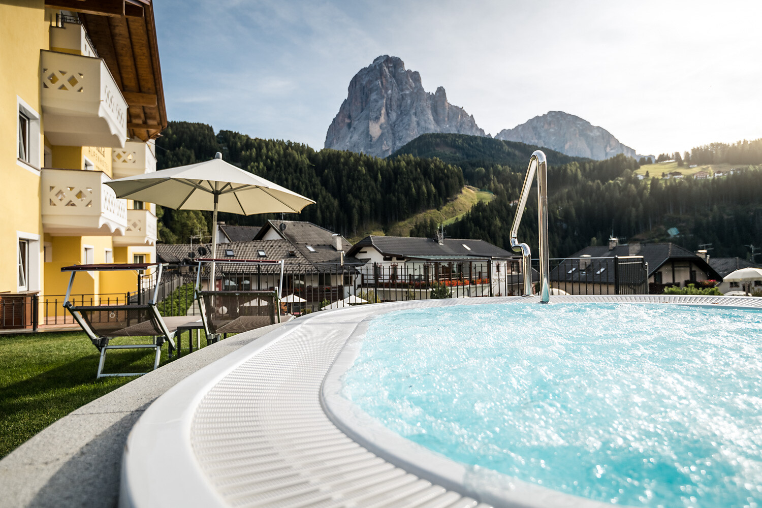 Outdoor whirlpool
