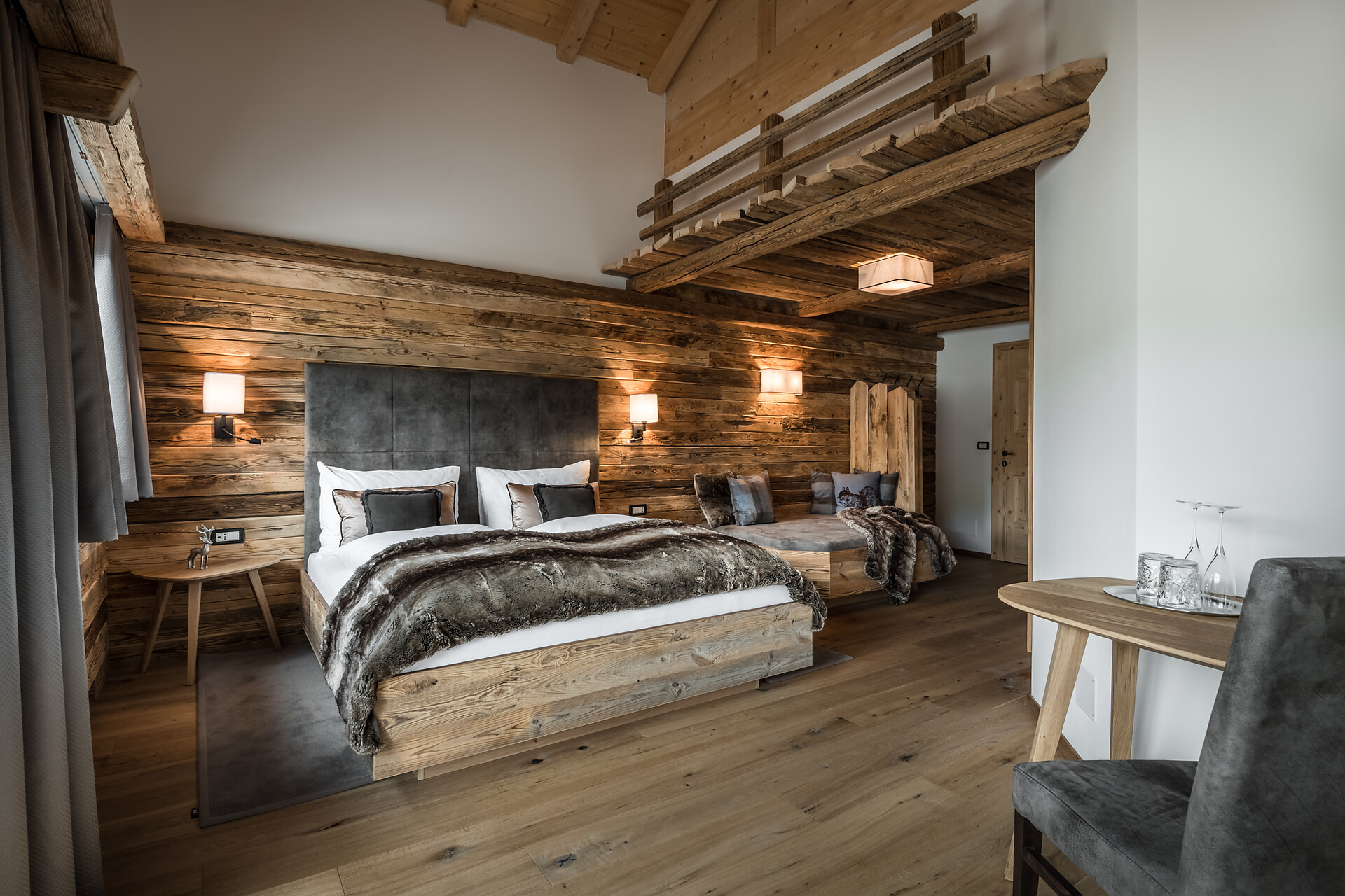 J juniorsuite