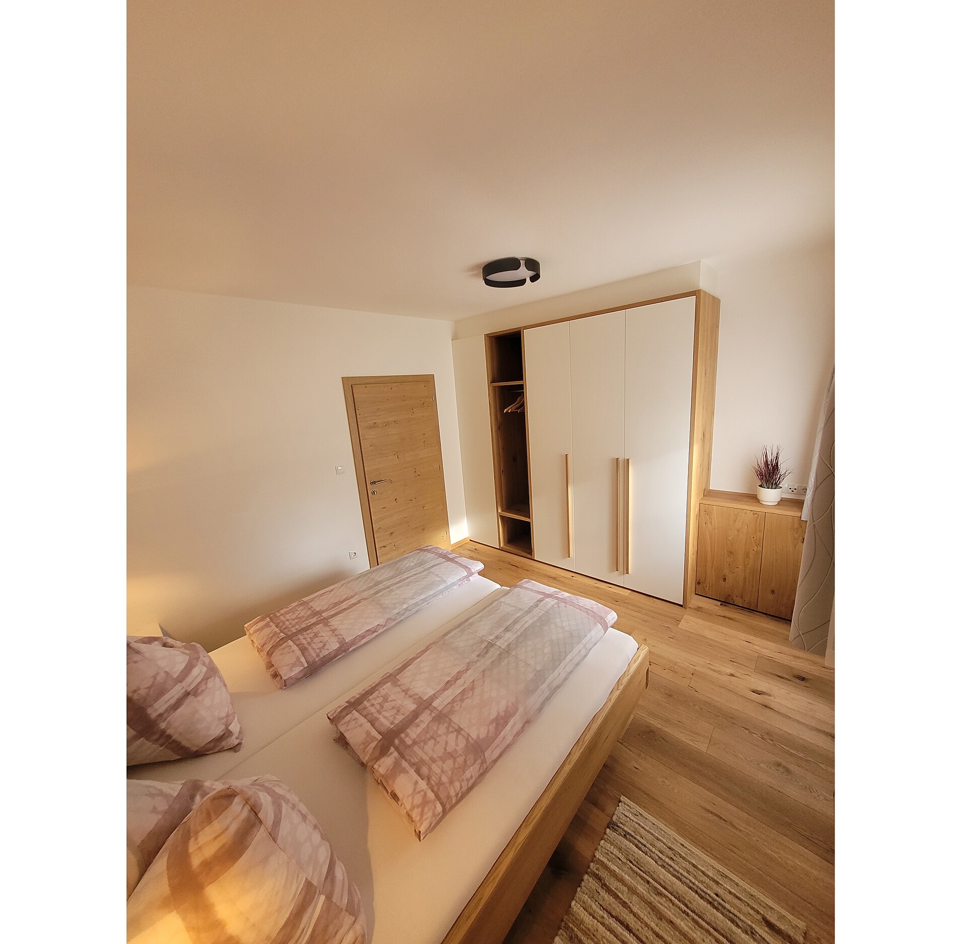 Schlafzimmer 1