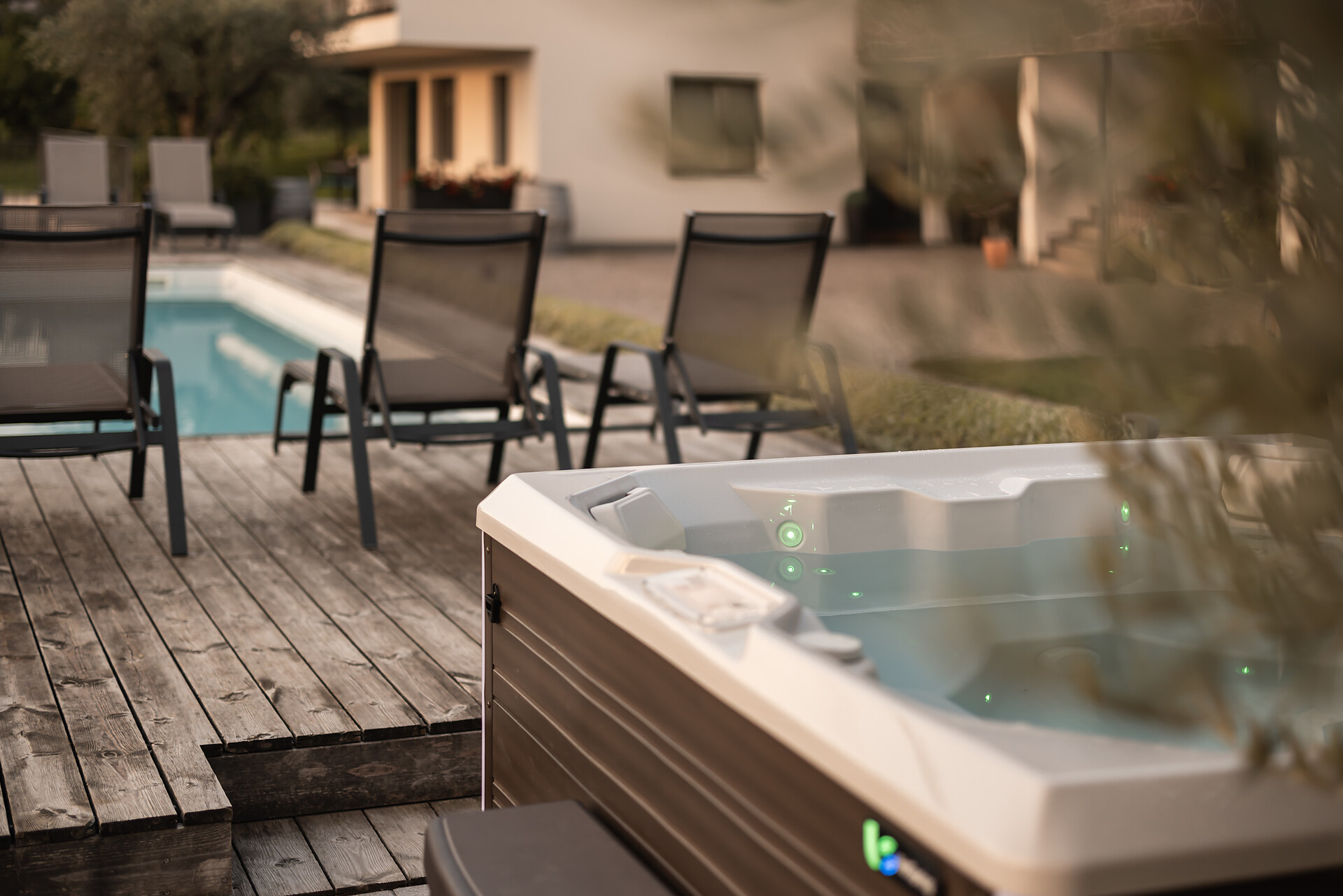Whirlpool, pool and relax