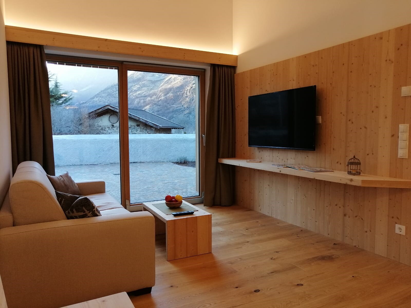 Miehl Sofa und TV