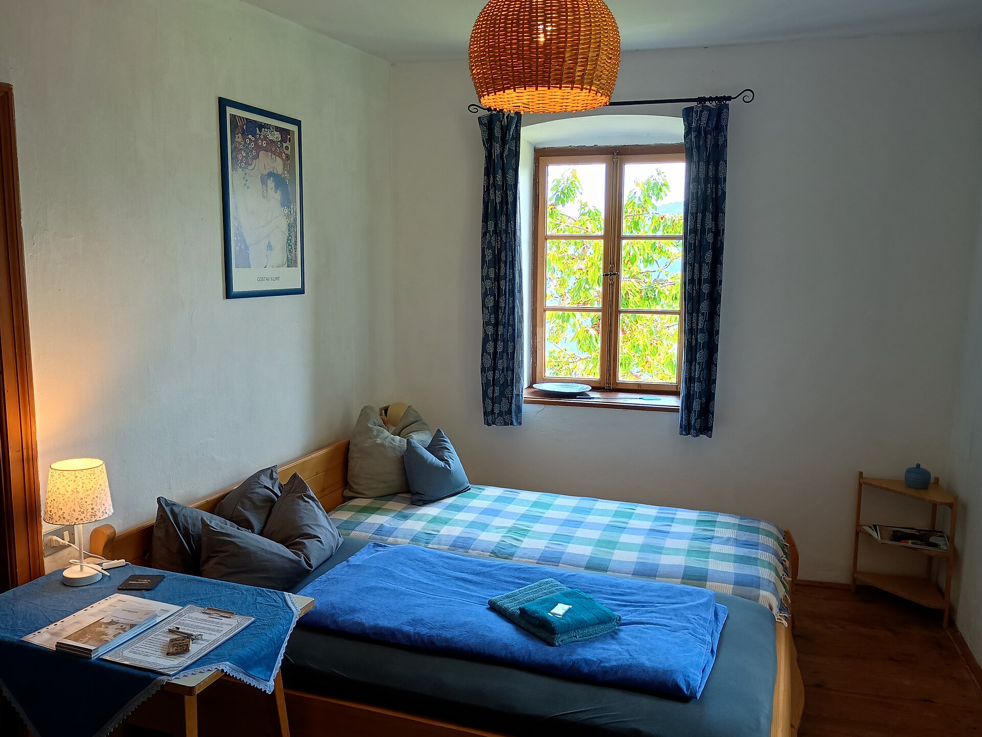 blaues Zimmer:Doppelbett, 1,80 x 1,90 Meter