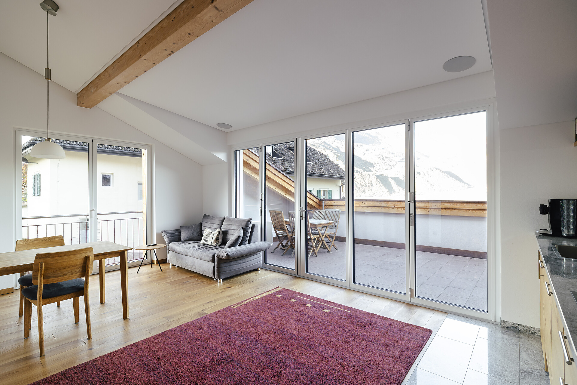 Wohnraum mit Terrasse