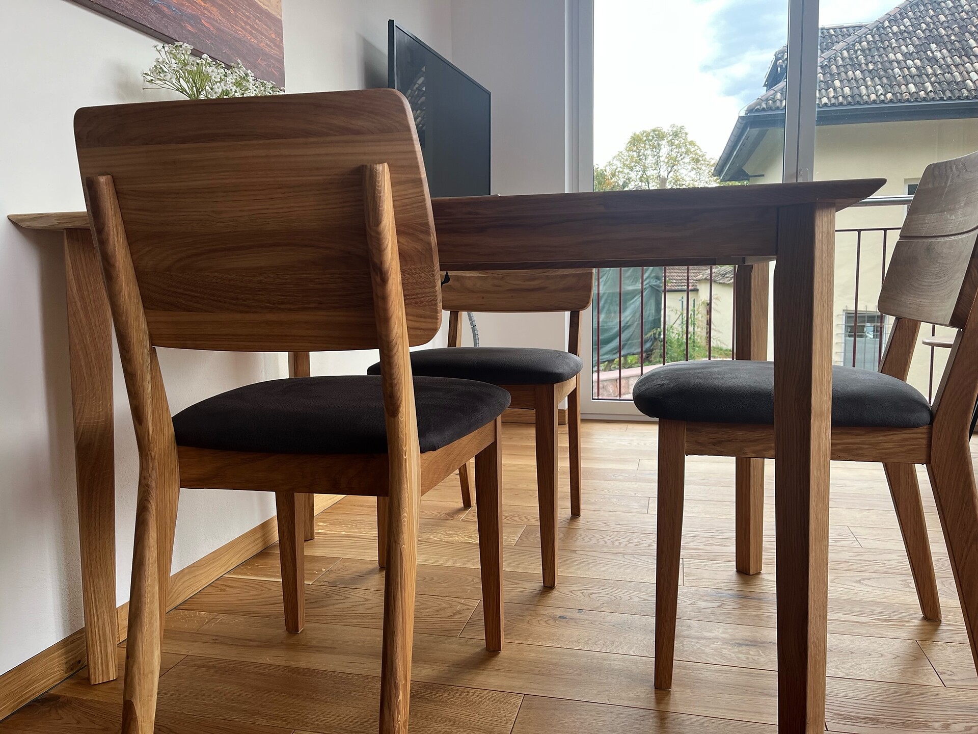 table with chairs