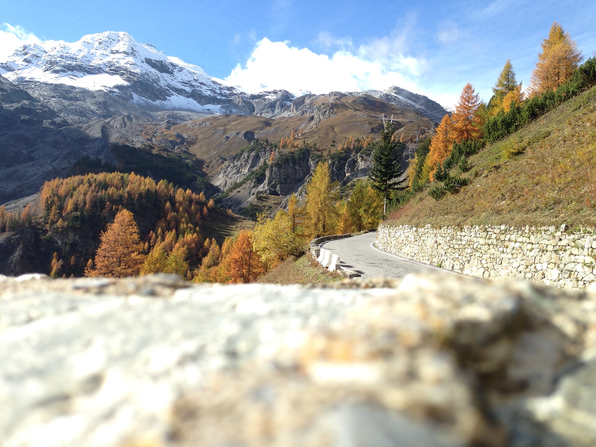 Stilferjochstraße im Herbst