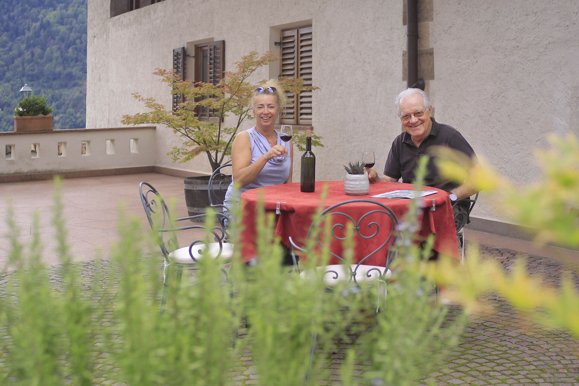 Gasserhof_Sitzgarnitur_Leute