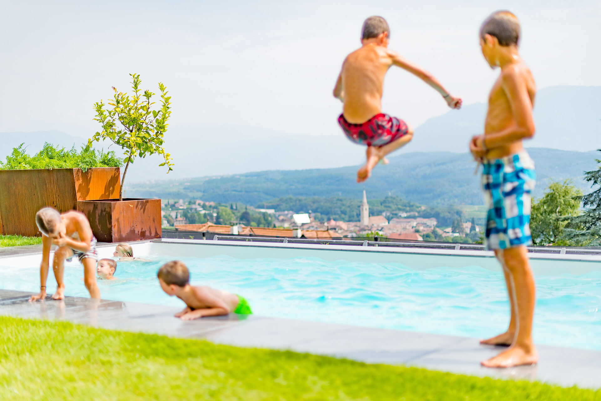 divertimento in piscina