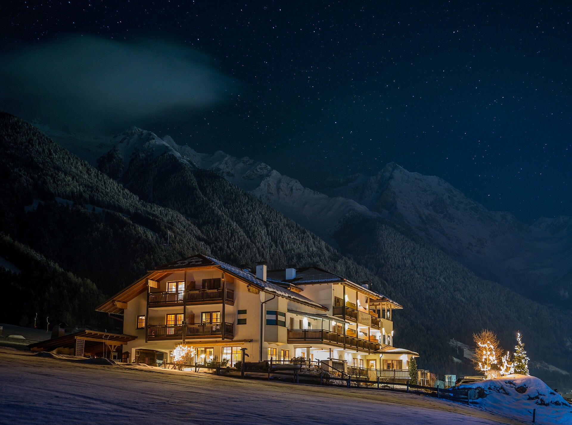 Berghotel Johanneshof Winter night