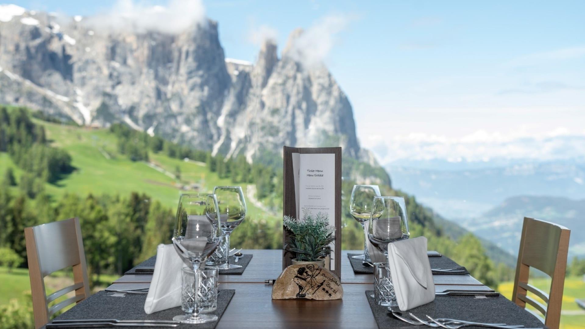 Berghotel Zorzi Kastelruth 19 suedtirol.info