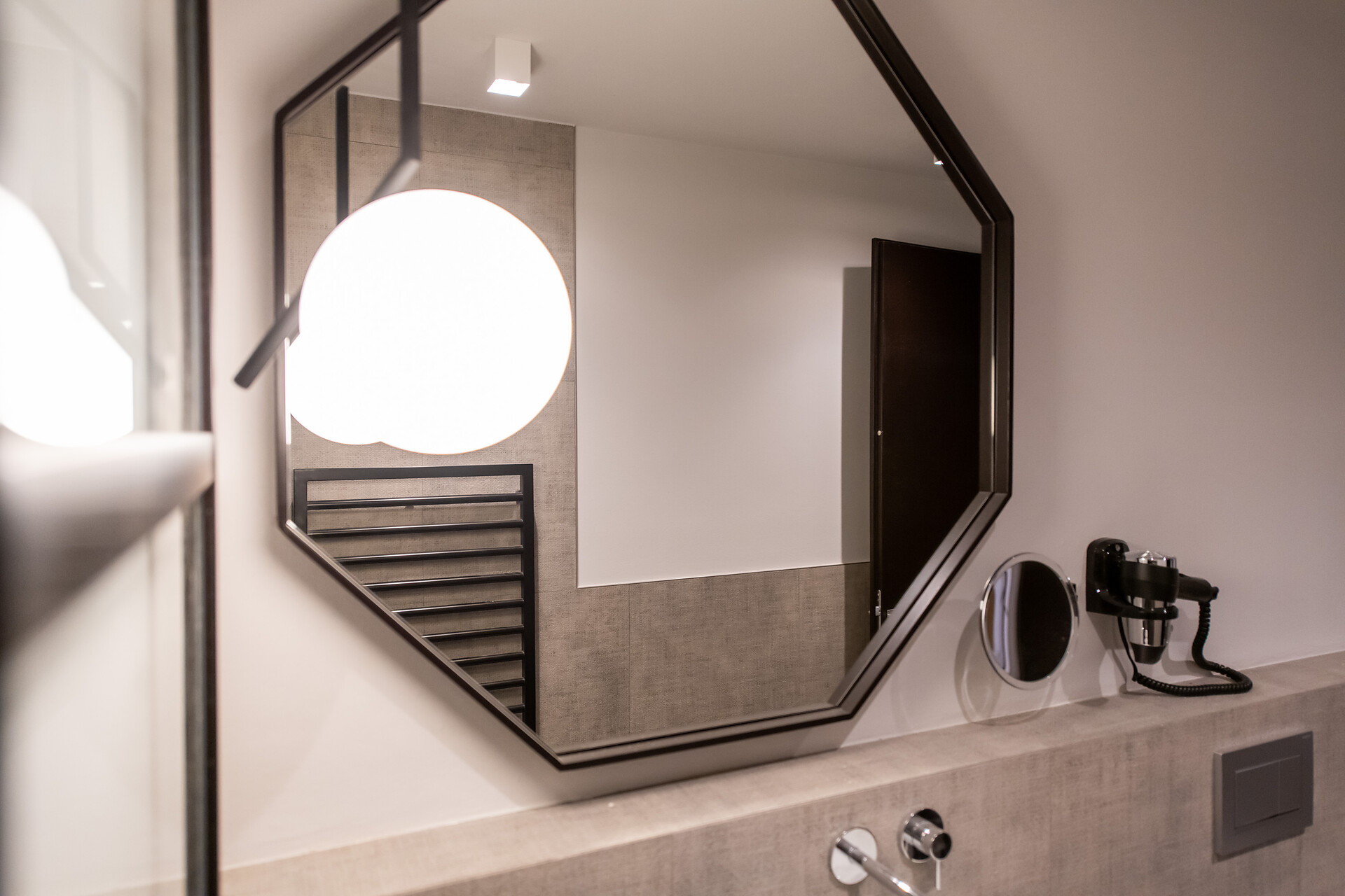 Burgus - design suites & apartments Malles 3 suedtirol.info