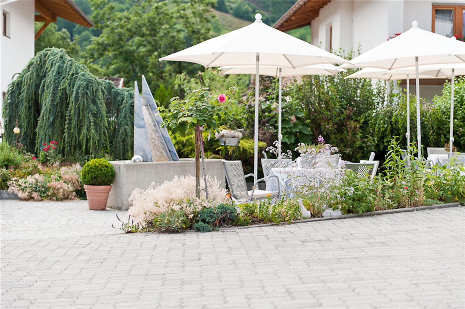 Burgus - design suites & apartments Malles 12 suedtirol.info