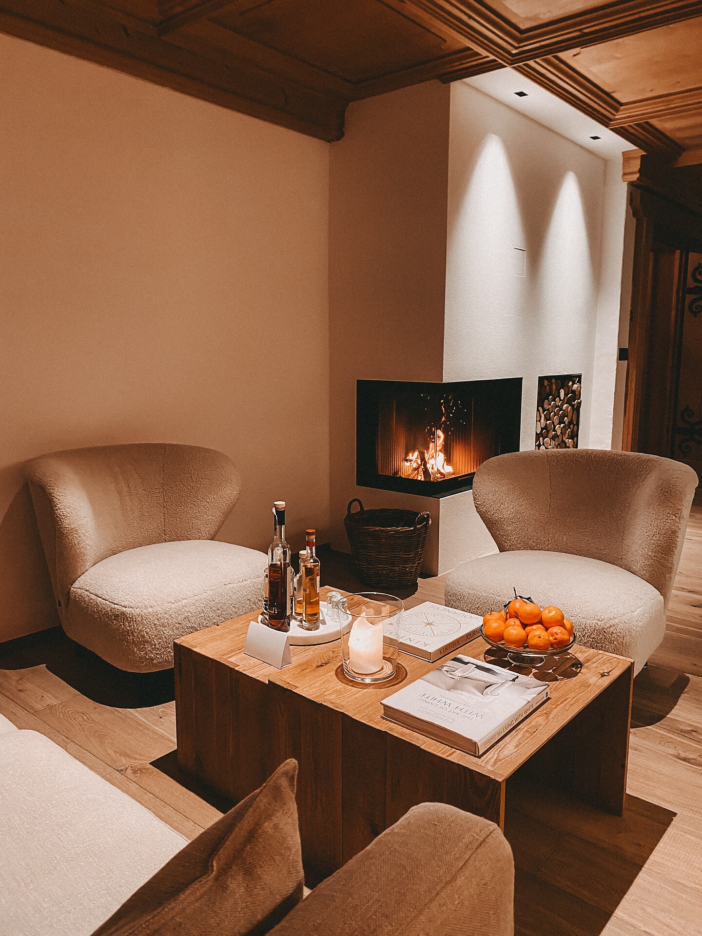Lounge with fireplace