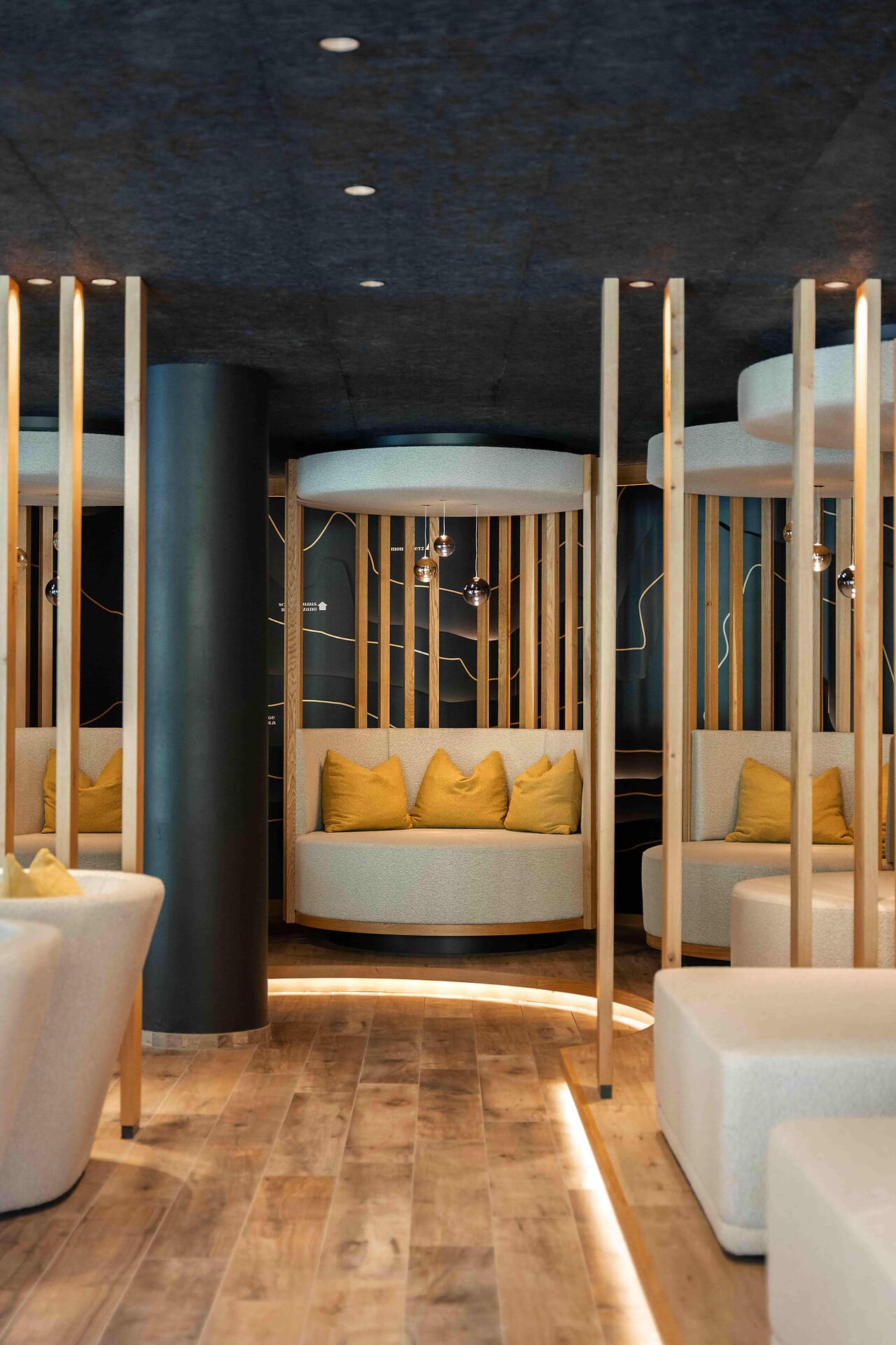 Wellnessarea_loungers_Cyprianerhof