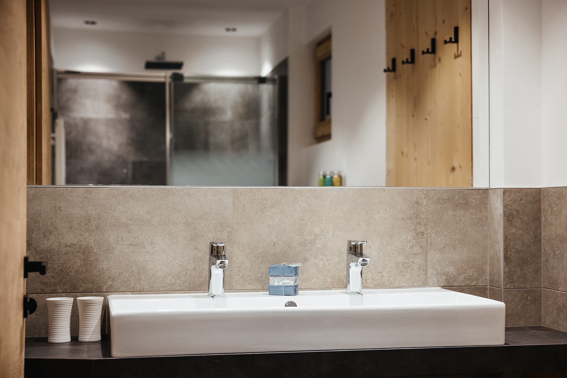 Badezimmer mit Dusche