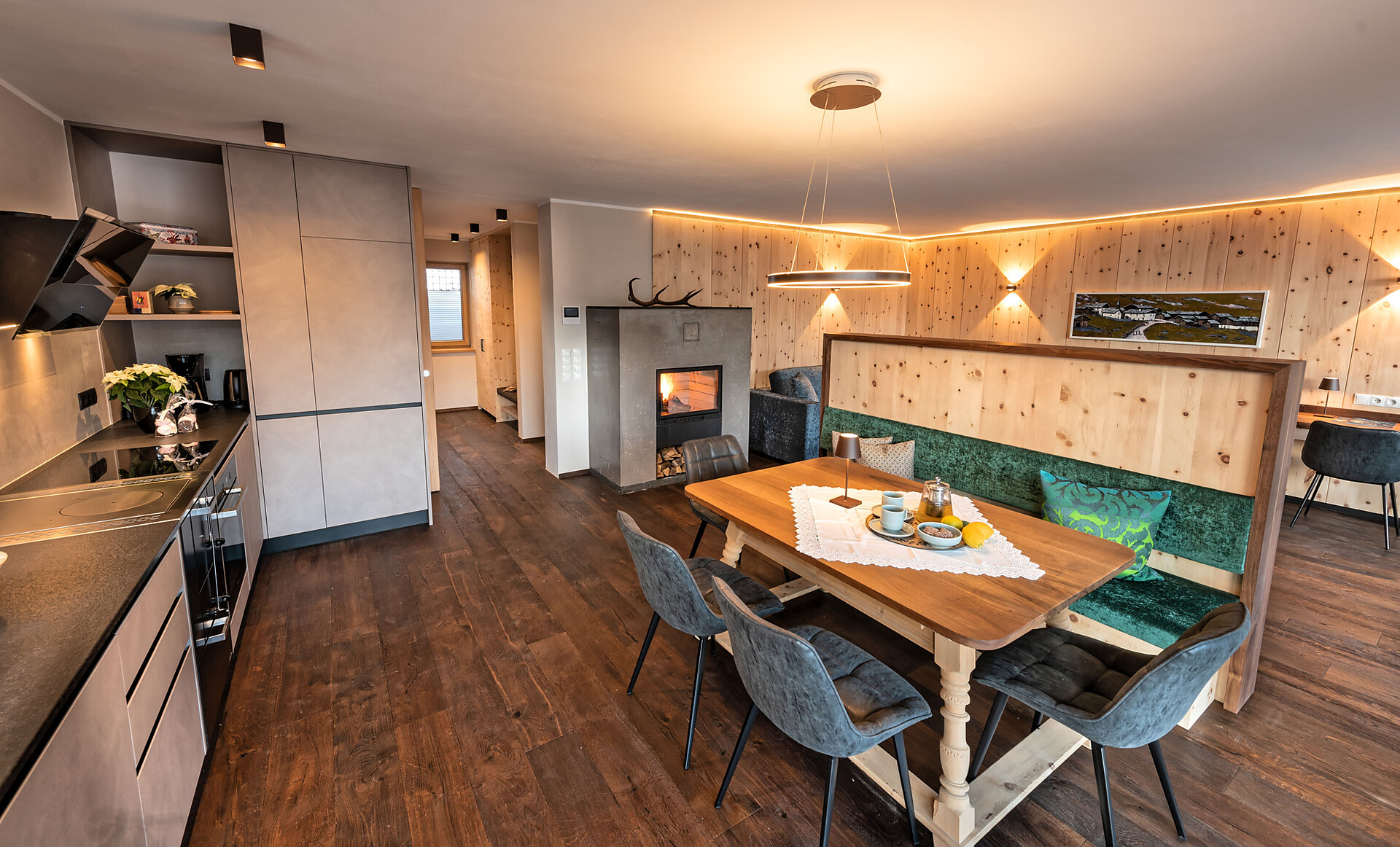 Wohnküche mit Kamin