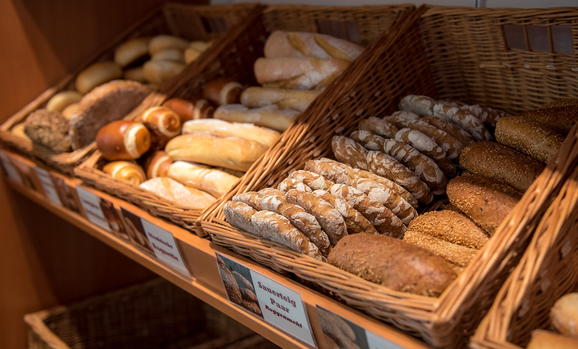 täglich frische Brötchen vom Bäcker