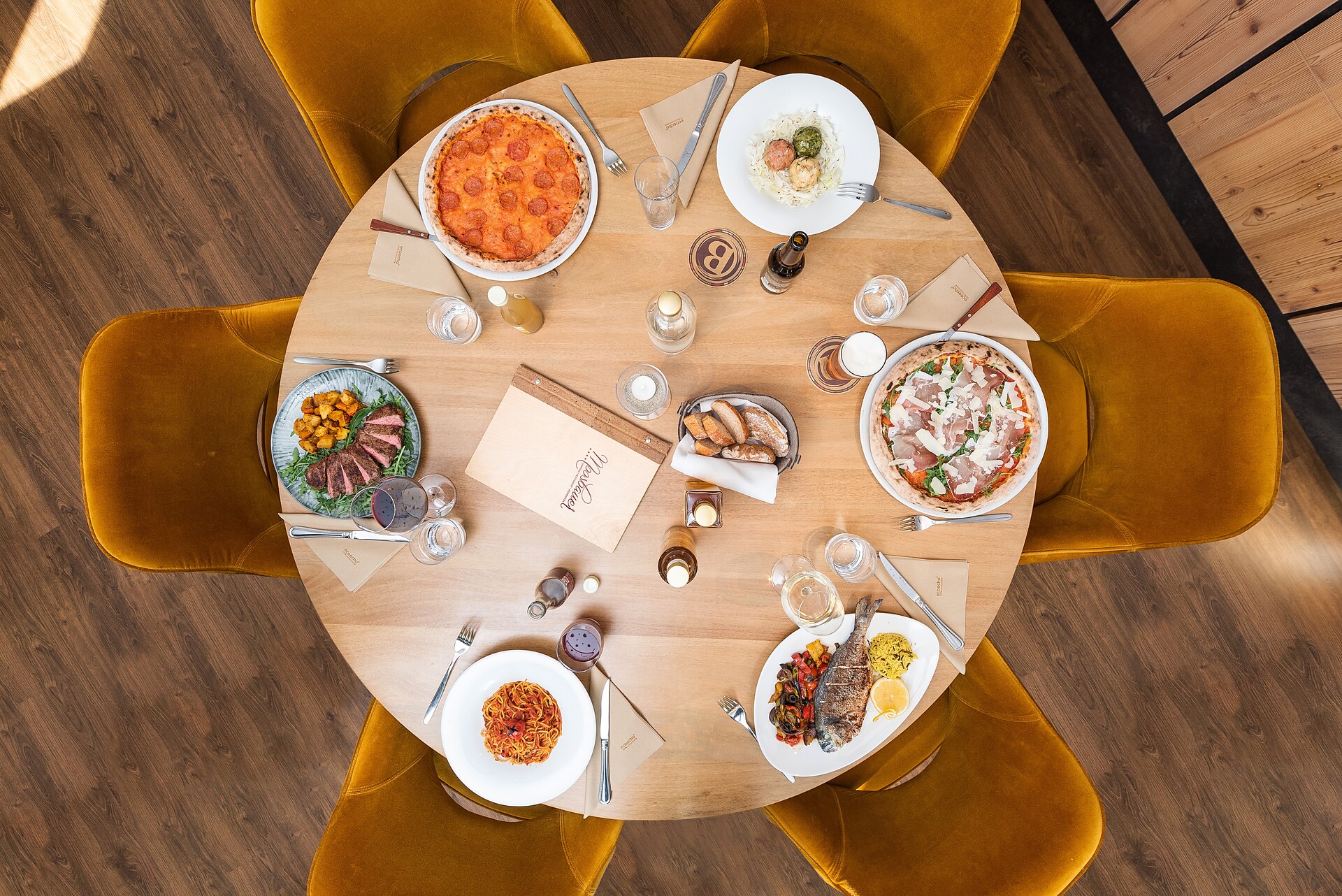 Mangiare alla tavola rotonda