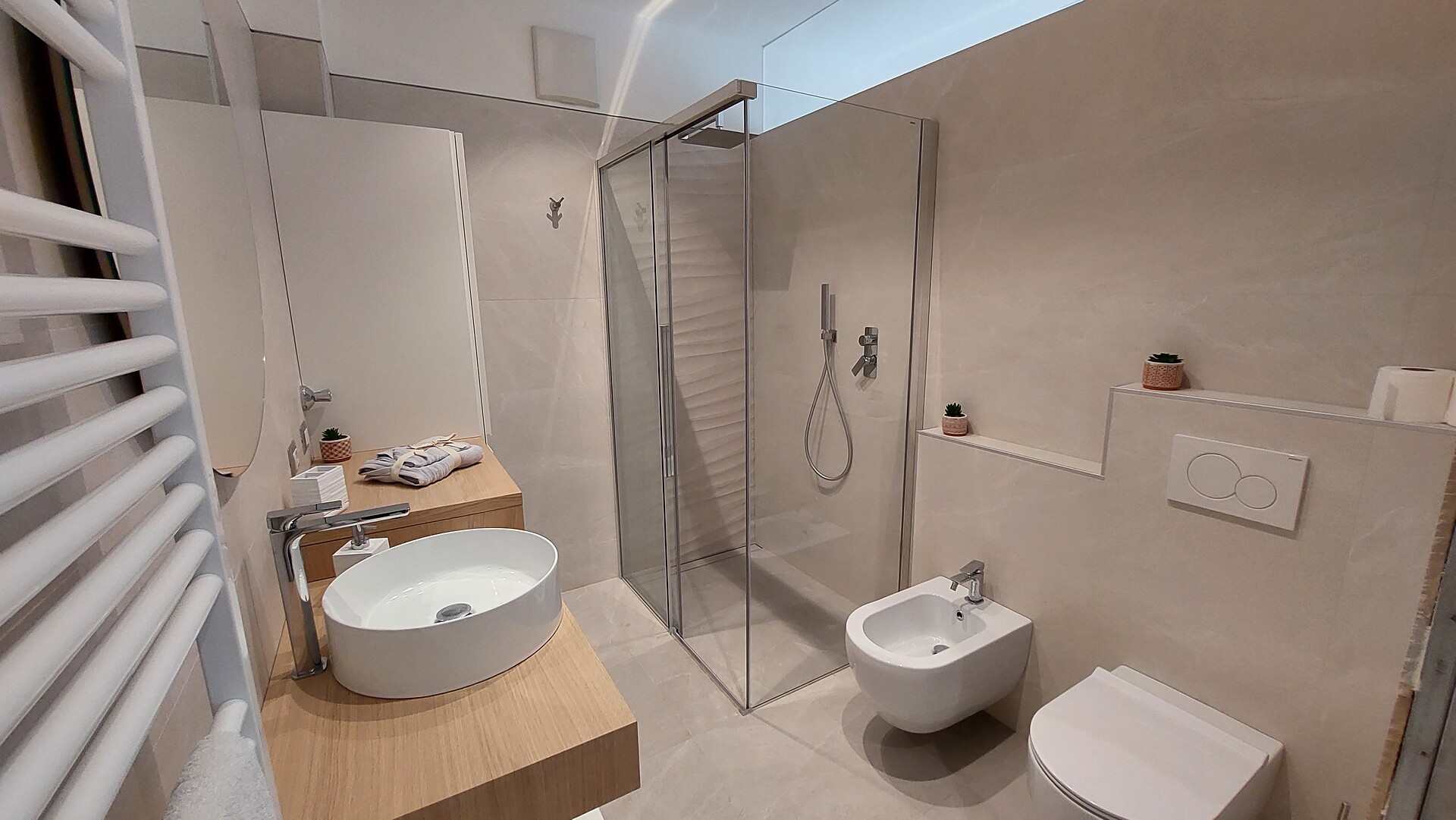 Badezimmer mit Dusche