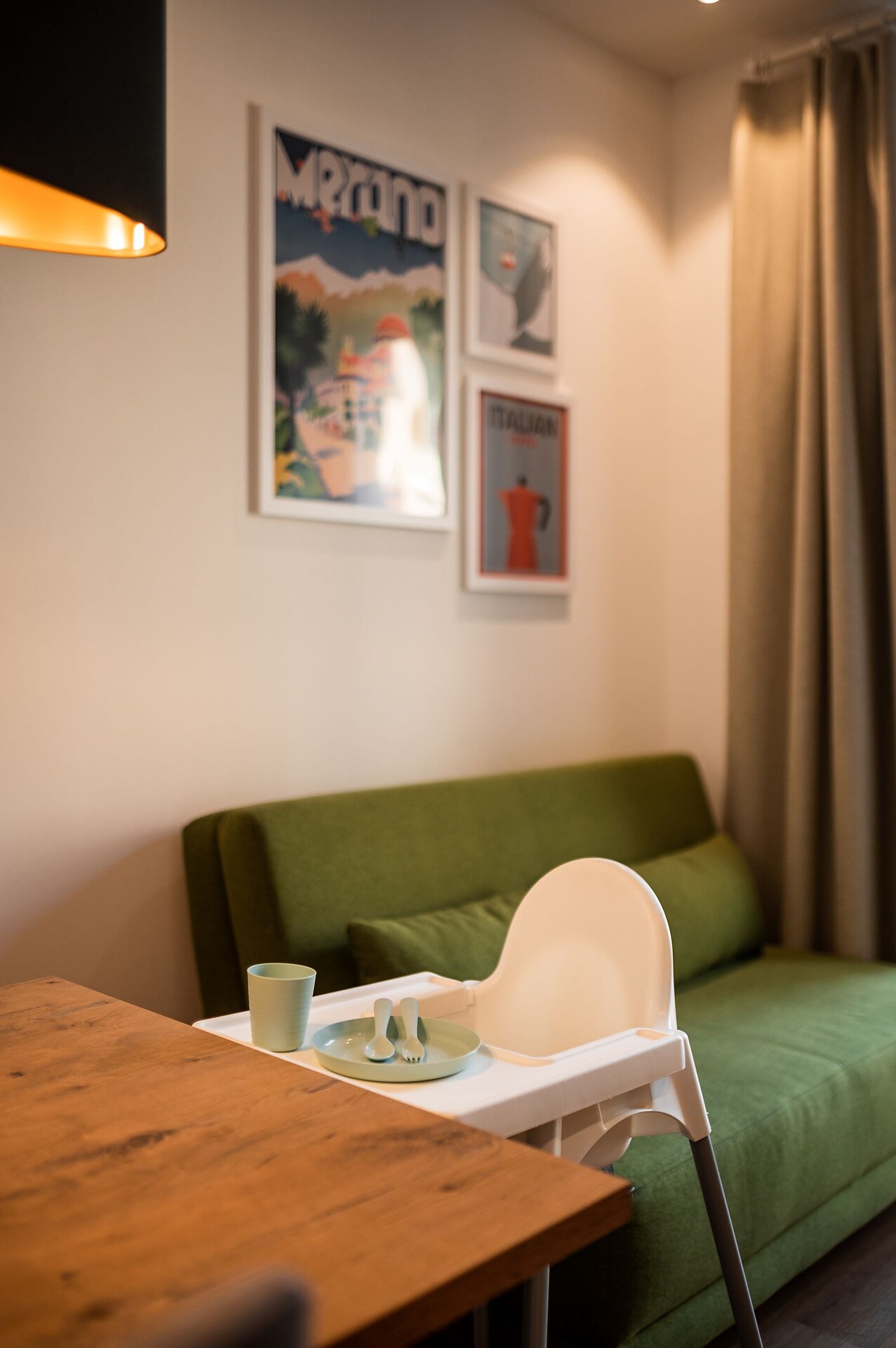 Kinderhochstuhl vorhanden