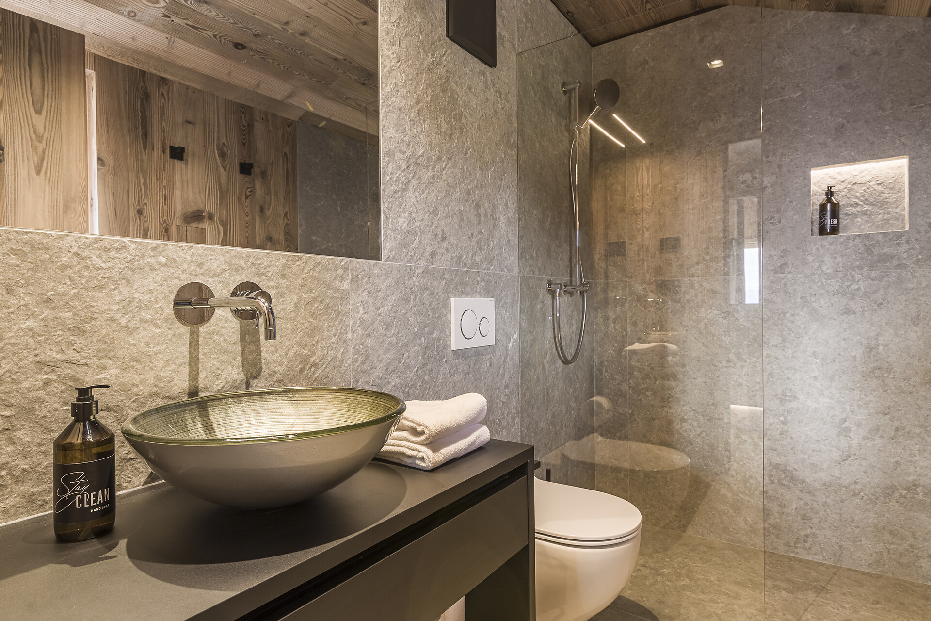 Bathroom first floor