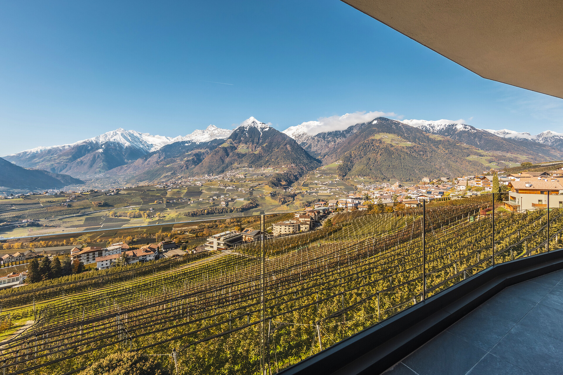 Balcony with city view and mountain view