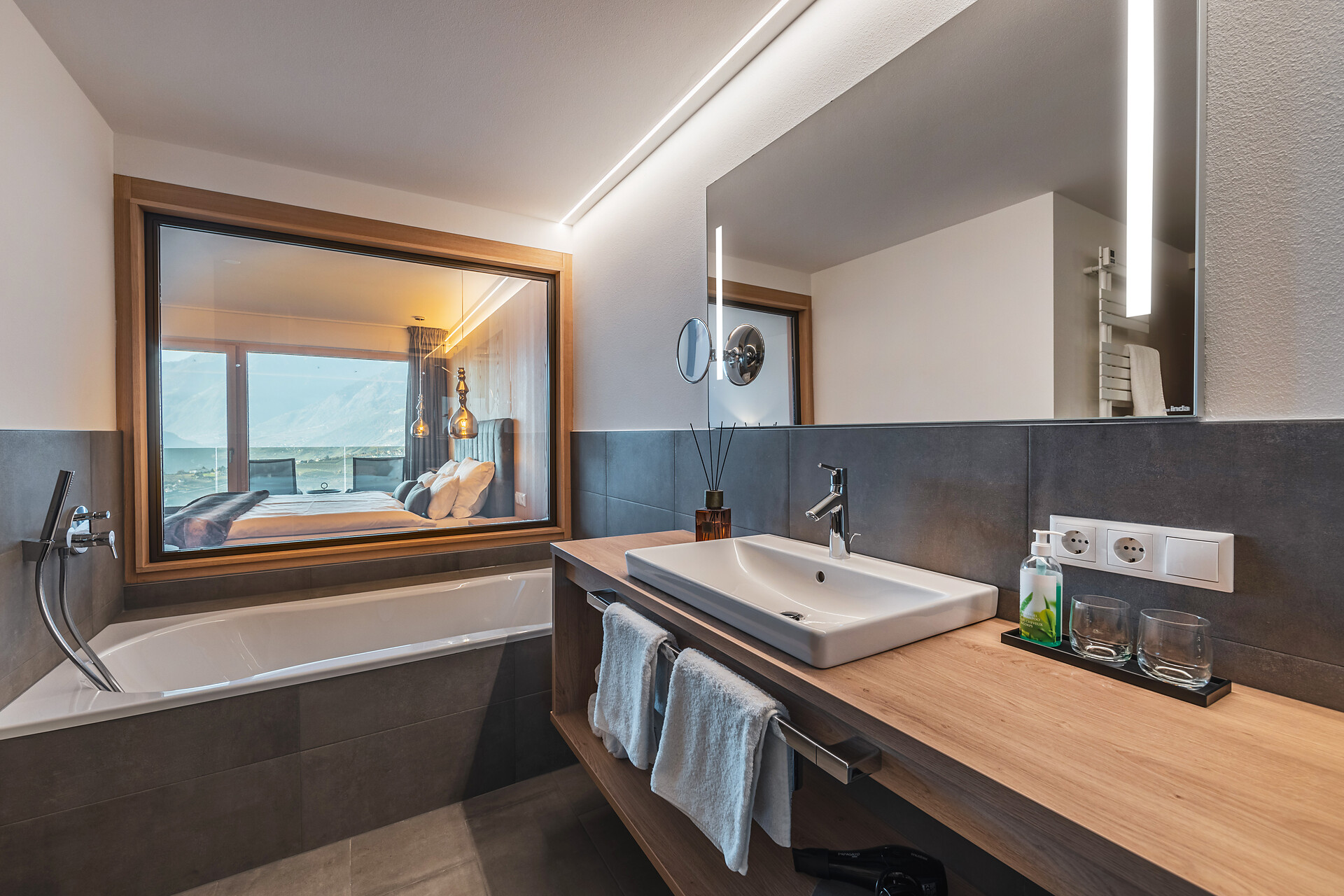 Bath room with mountain view