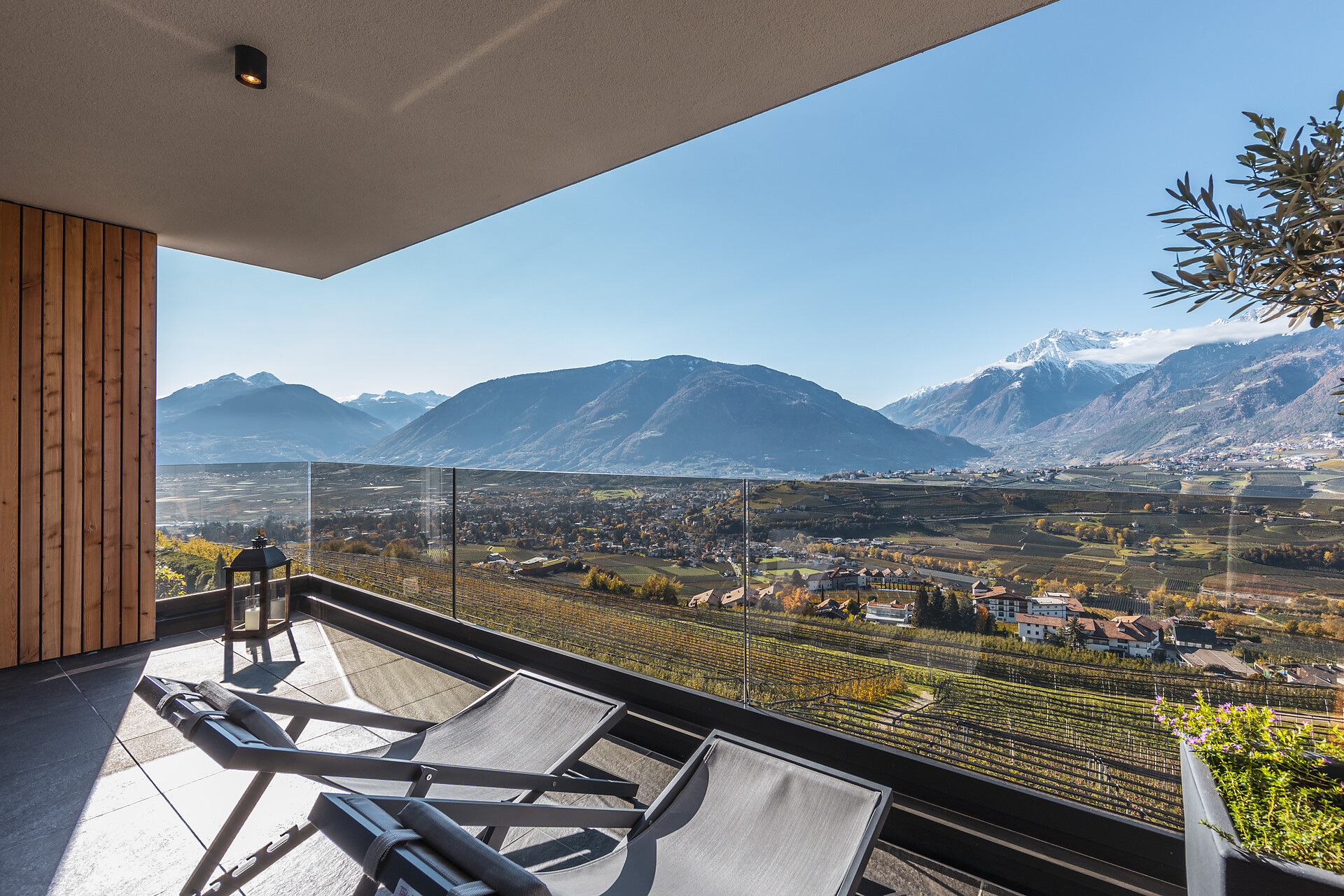 Balcony with city view and mountain view